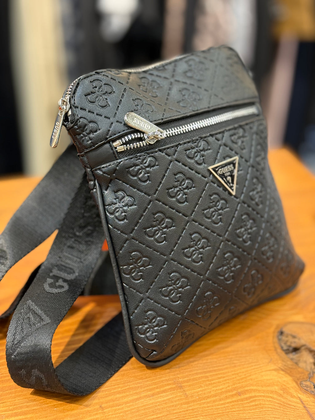 Guess τσαντάκι ώμου χιαστή CV-25