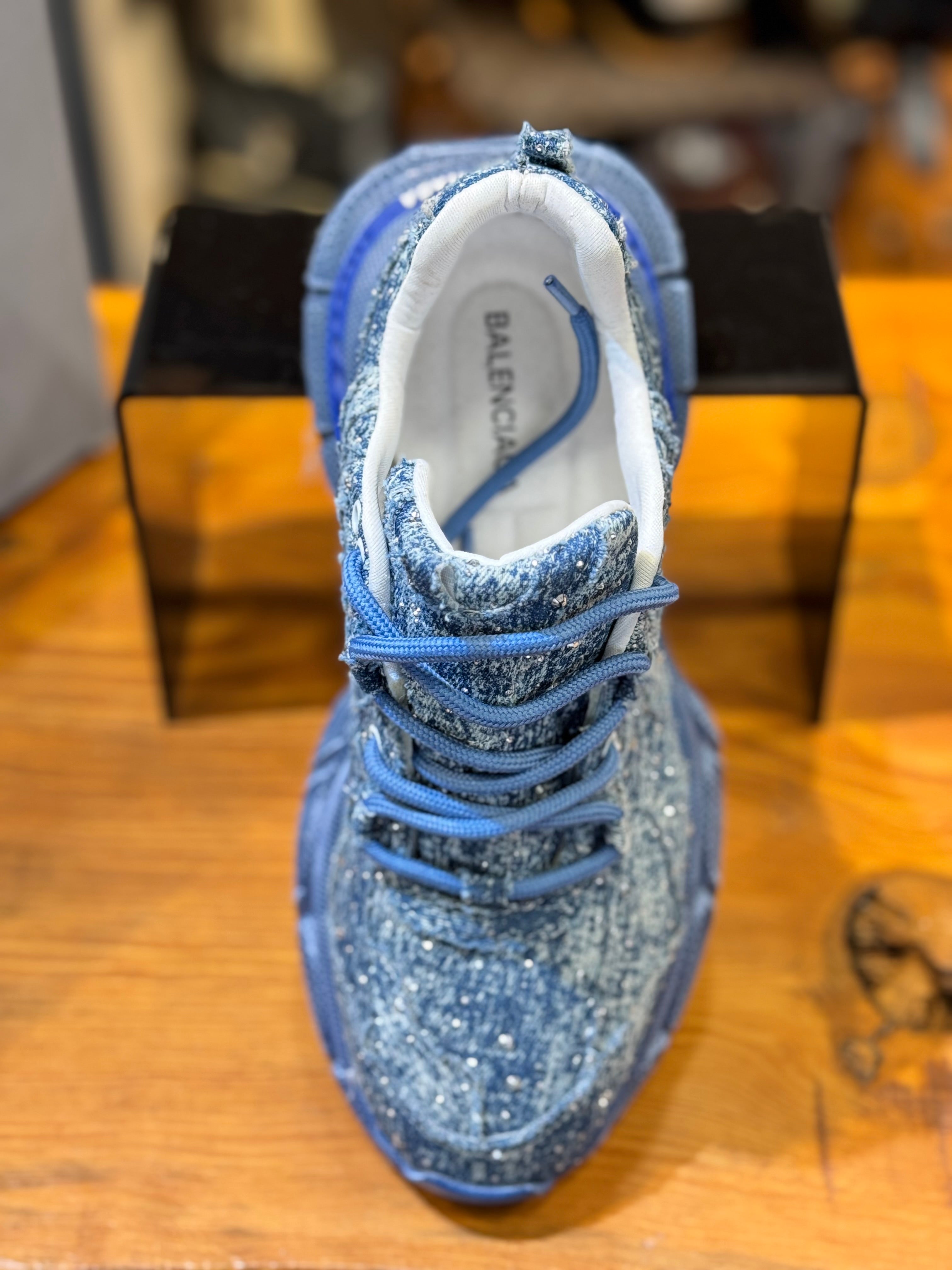 BALENCIAGA SNEAKERS 
 D-195