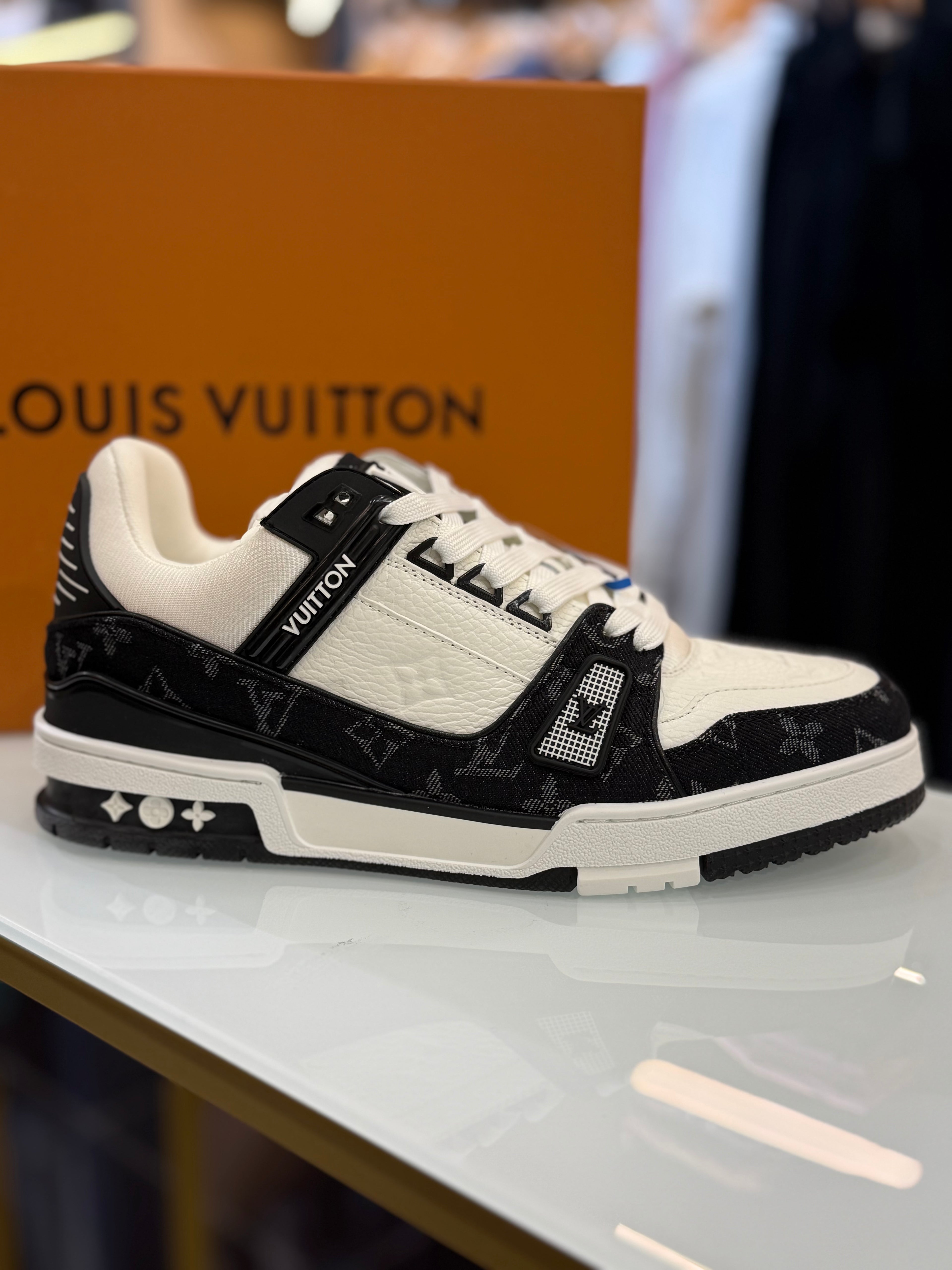 LOUIS VUITTON SNEAKER D-476