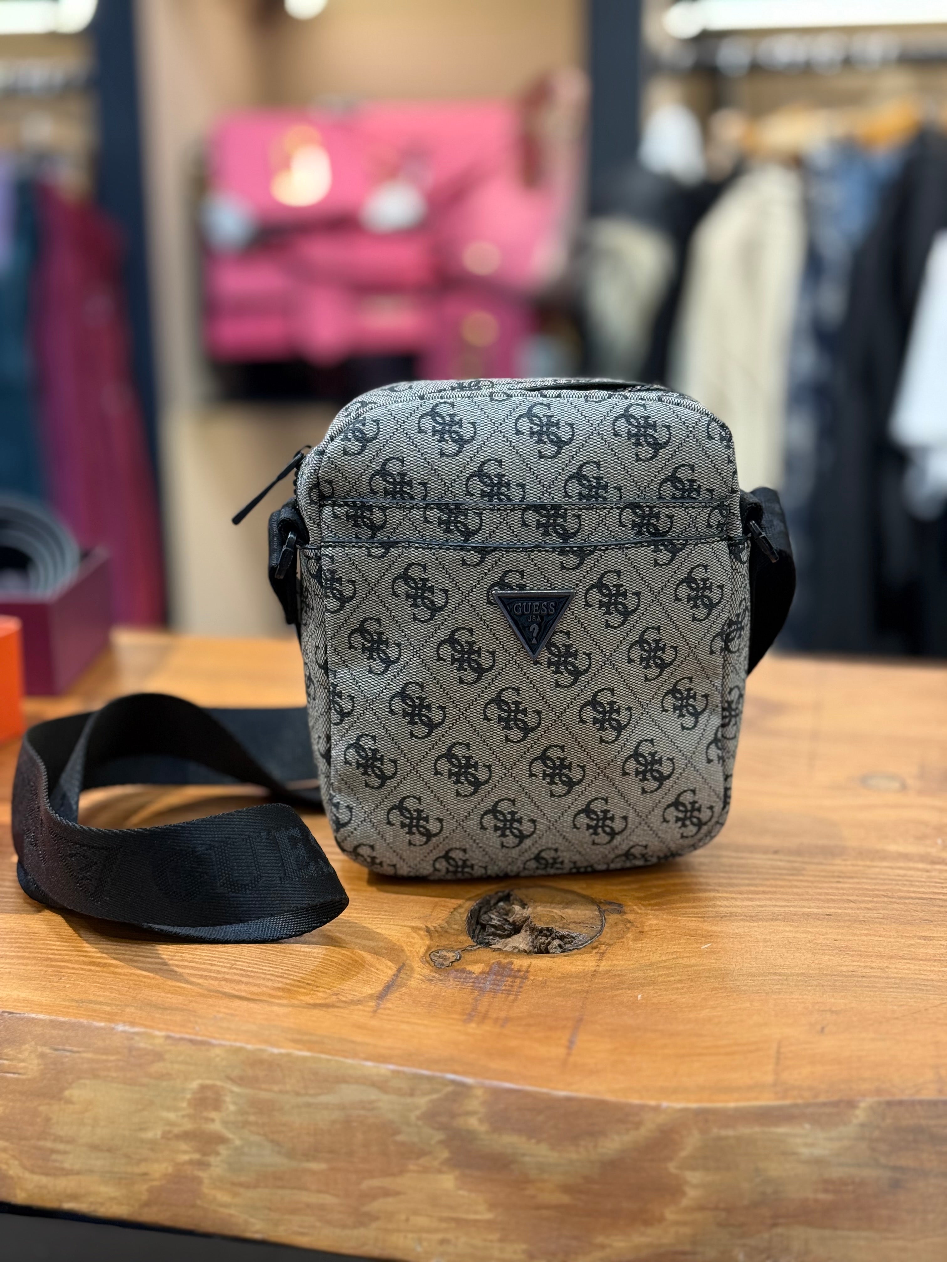 Guess τσαντάκι ώμου χιαστή CV-28