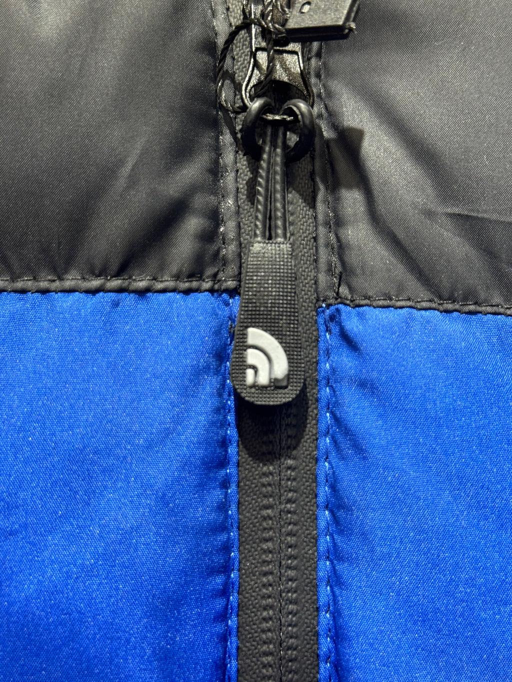 THE NORTH FACE VEST BLACK & BLUE D-98