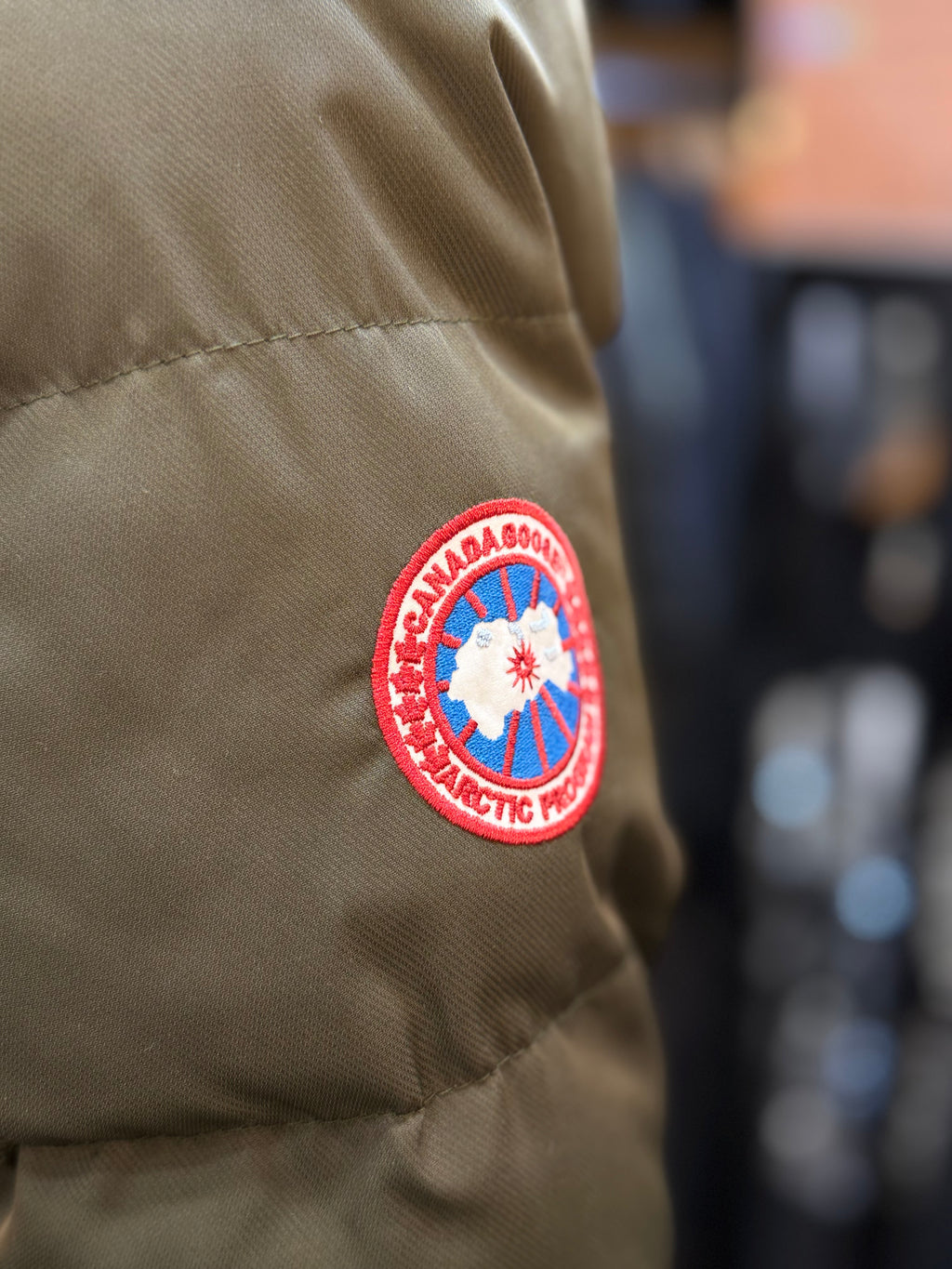 CANADA GOOSE χακί VJ- 721