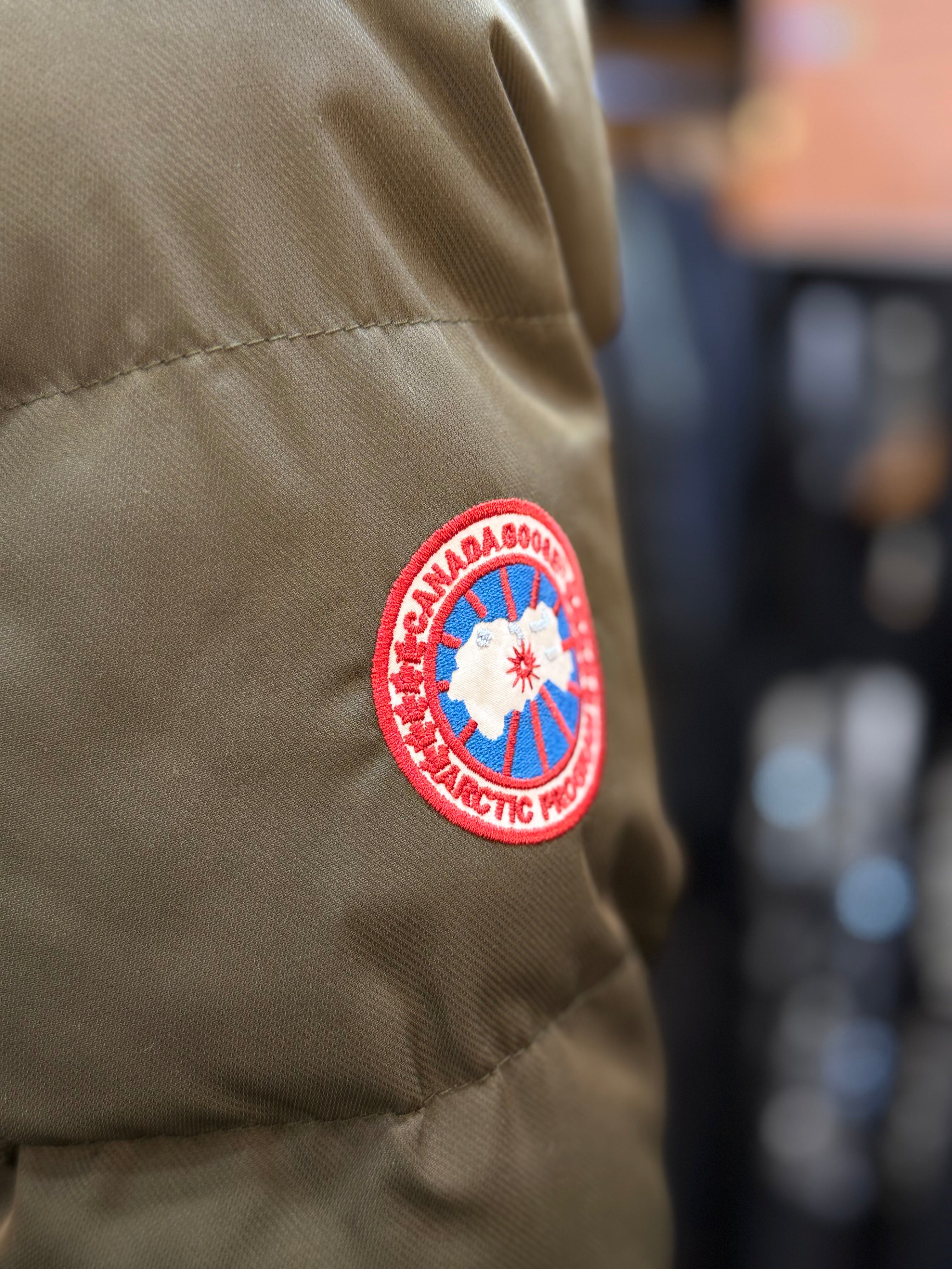 CANADA GOOSE χακί VJ- 721