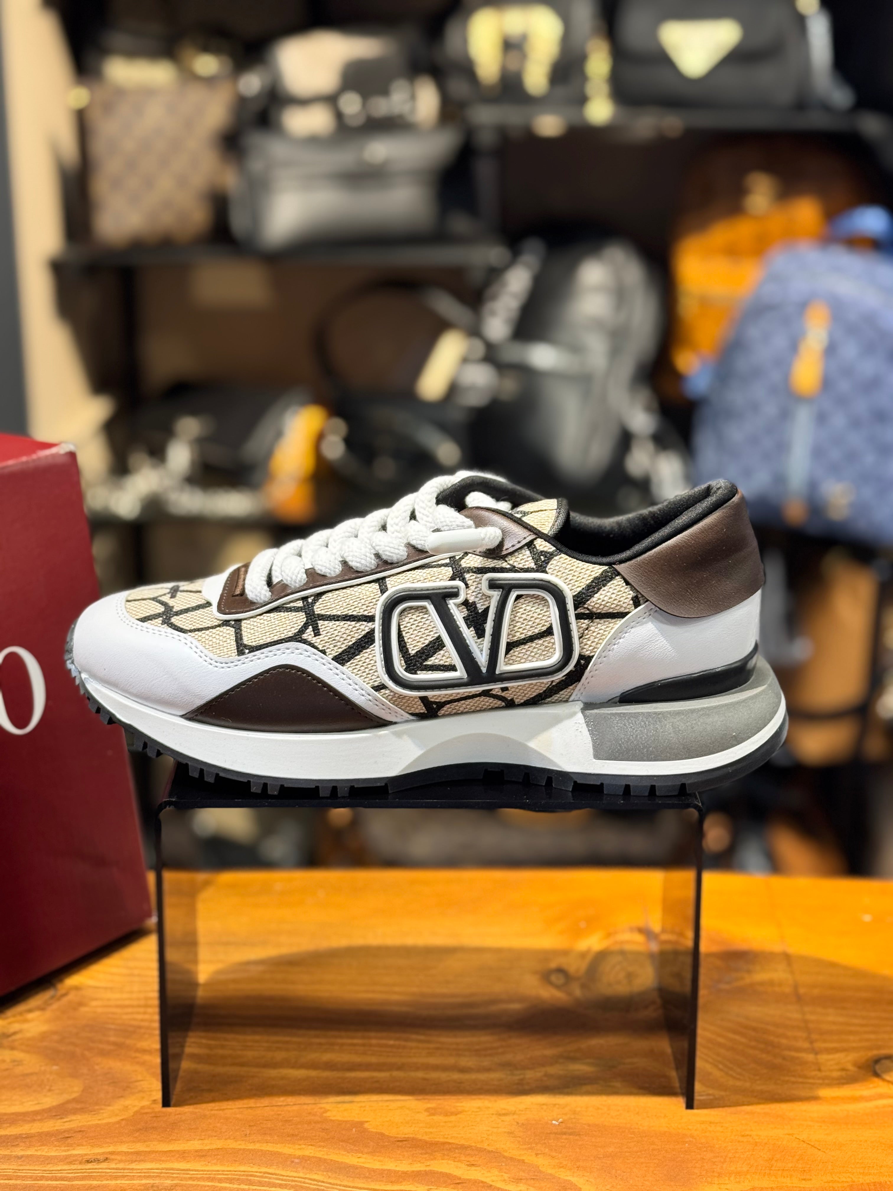 VALENTINO SNEAKERS 
 D-201