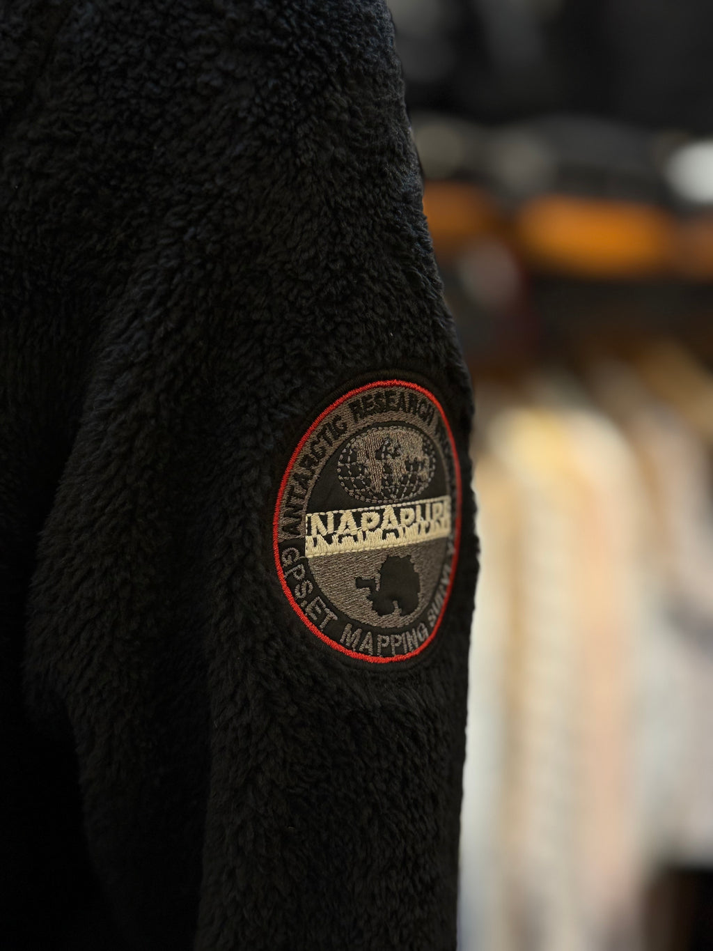 NAPAPIJRI Φούτερ( πρόβατο ) μαύρο RR 724