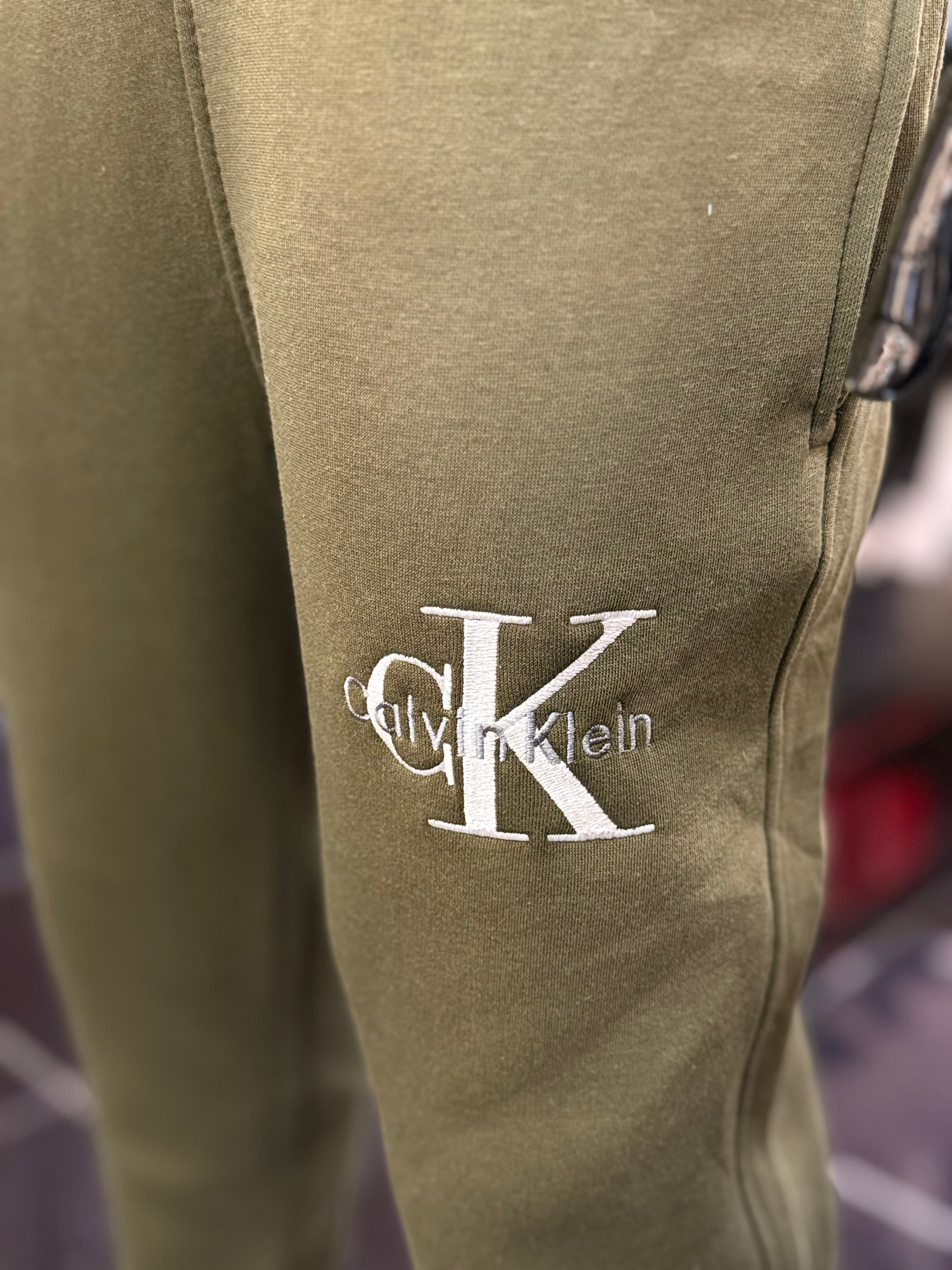 Calvin Klein track suit χακί  FG 22