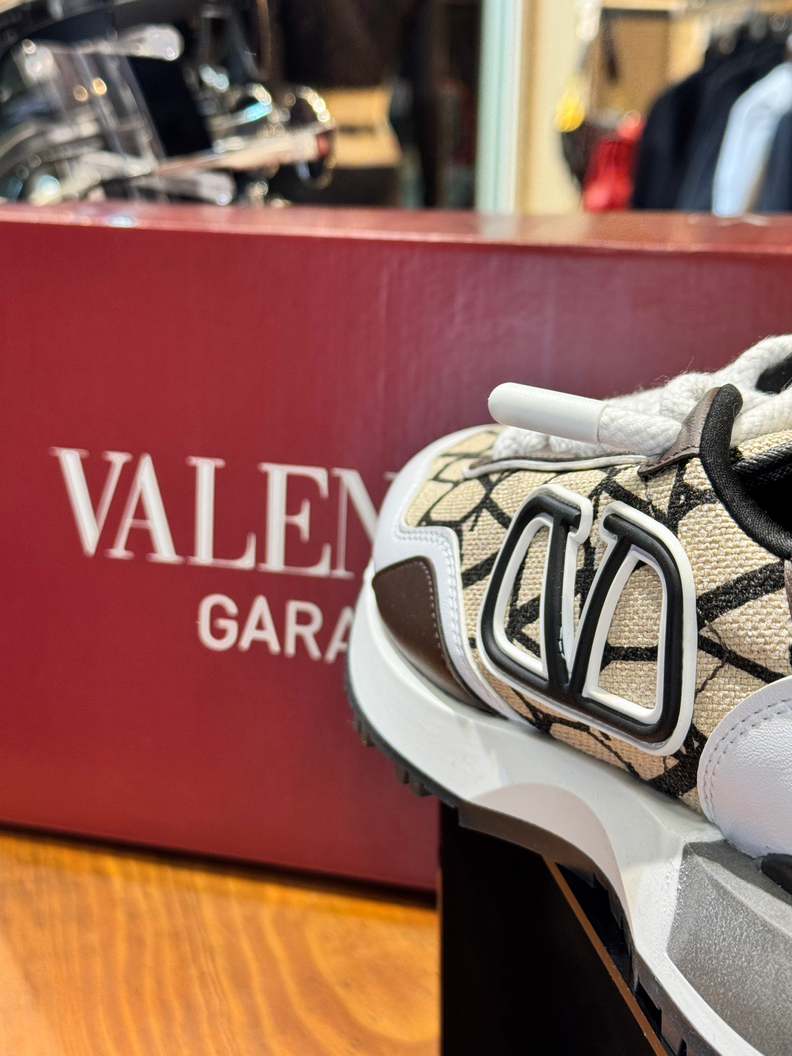 VALENTINO SNEAKERS 
 D-201