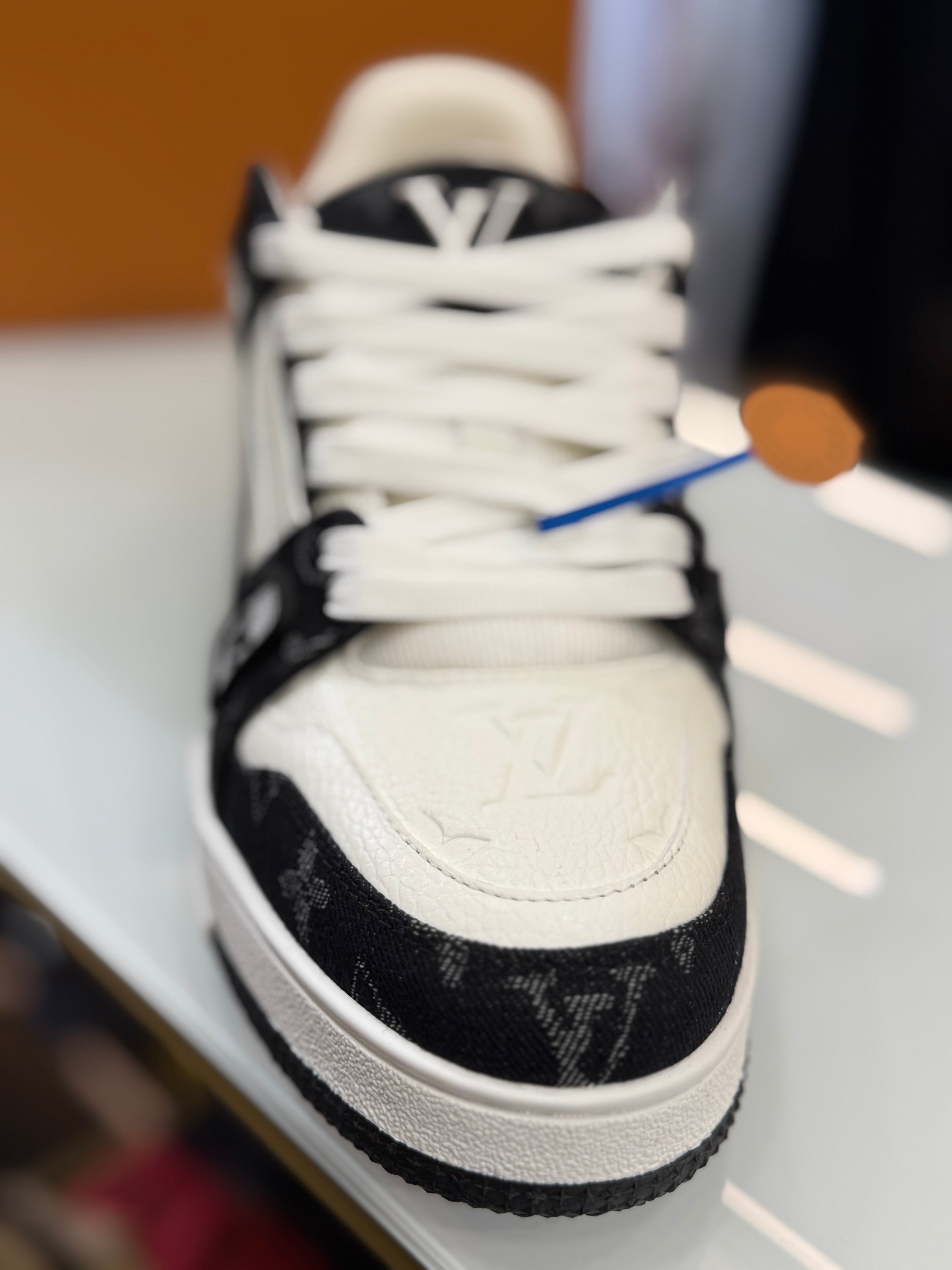 LOUIS VUITTON SNEAKER D-476