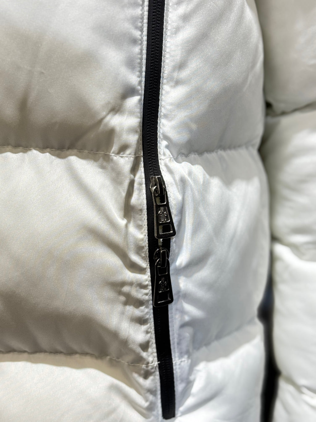 MONCLER JACKET WHITE B-670