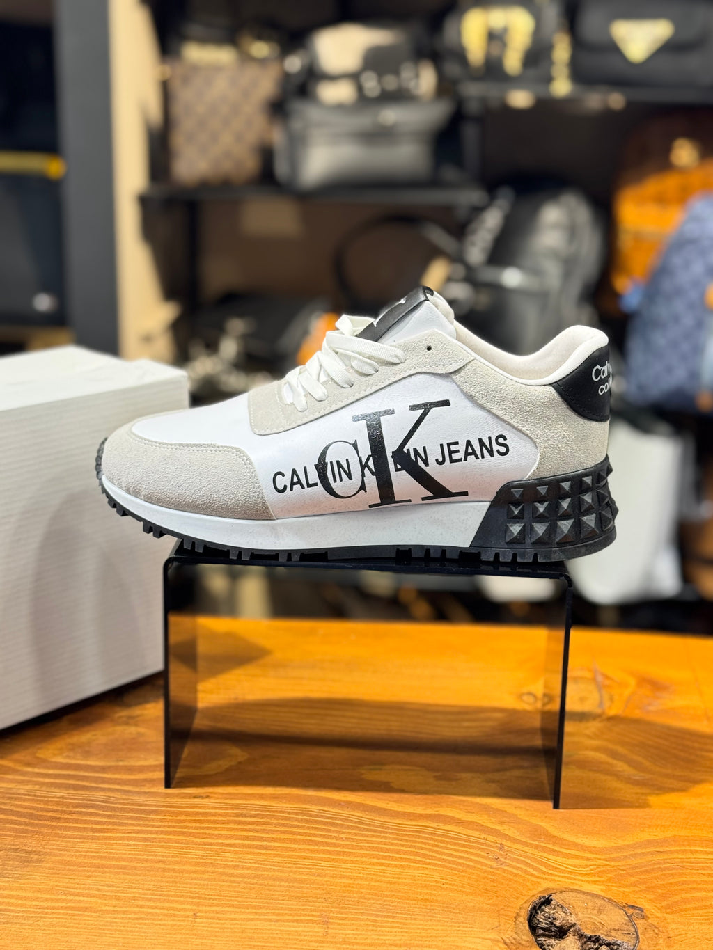 CALVIN KLEIN SNEAKERS 
 D-209