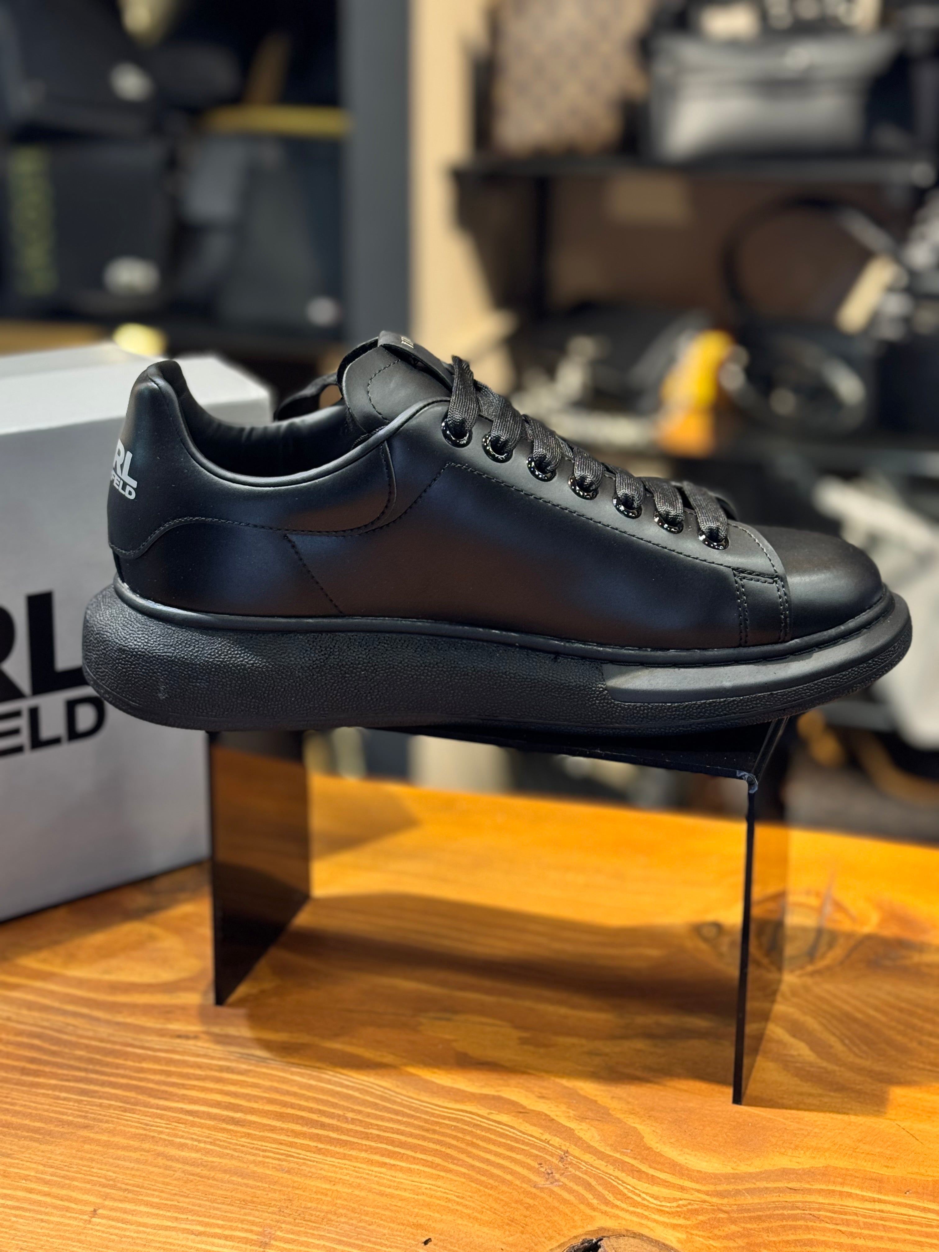 KARL LAGERFELD SNEAKERS 
 D-213