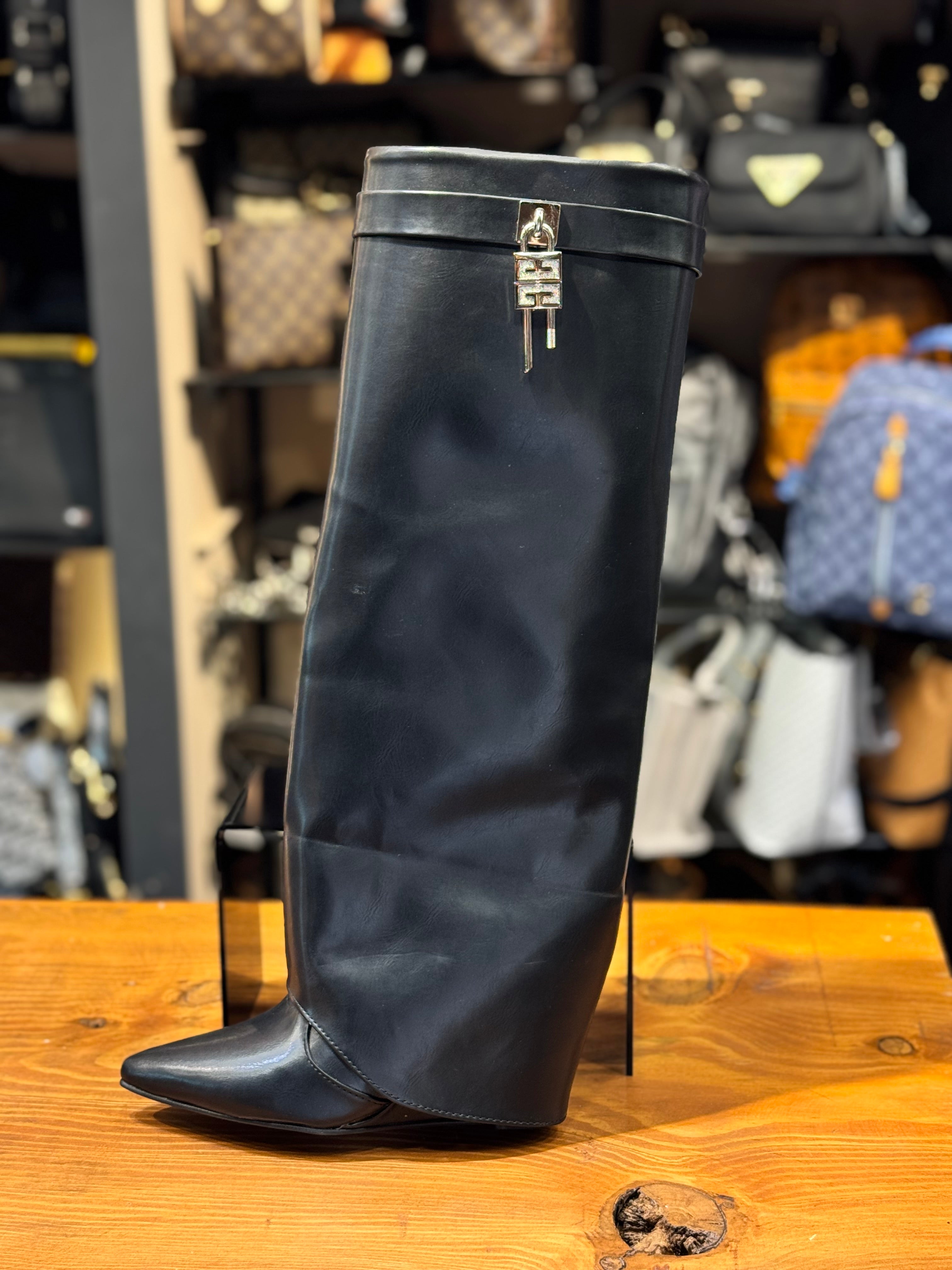 GIVENCHY BOOTS
 D-190