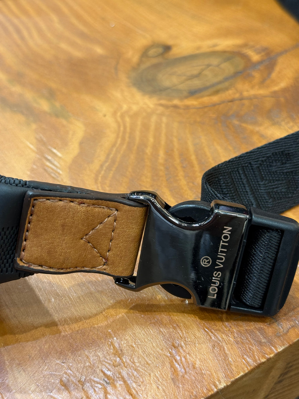 Louis Vuitton μπανάνα μέσης CV-30