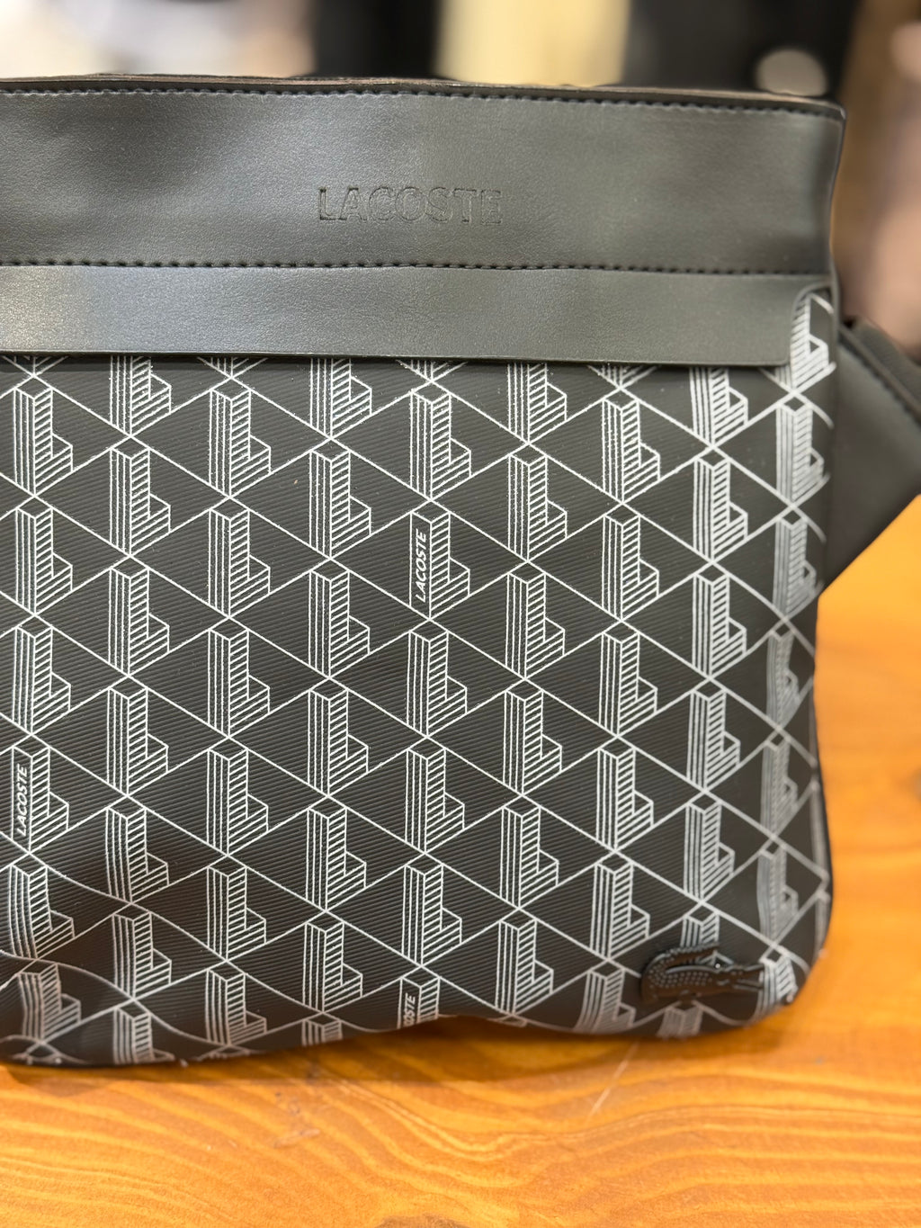 Lacoste τσαντάκι ώμου χιαστή CV-24