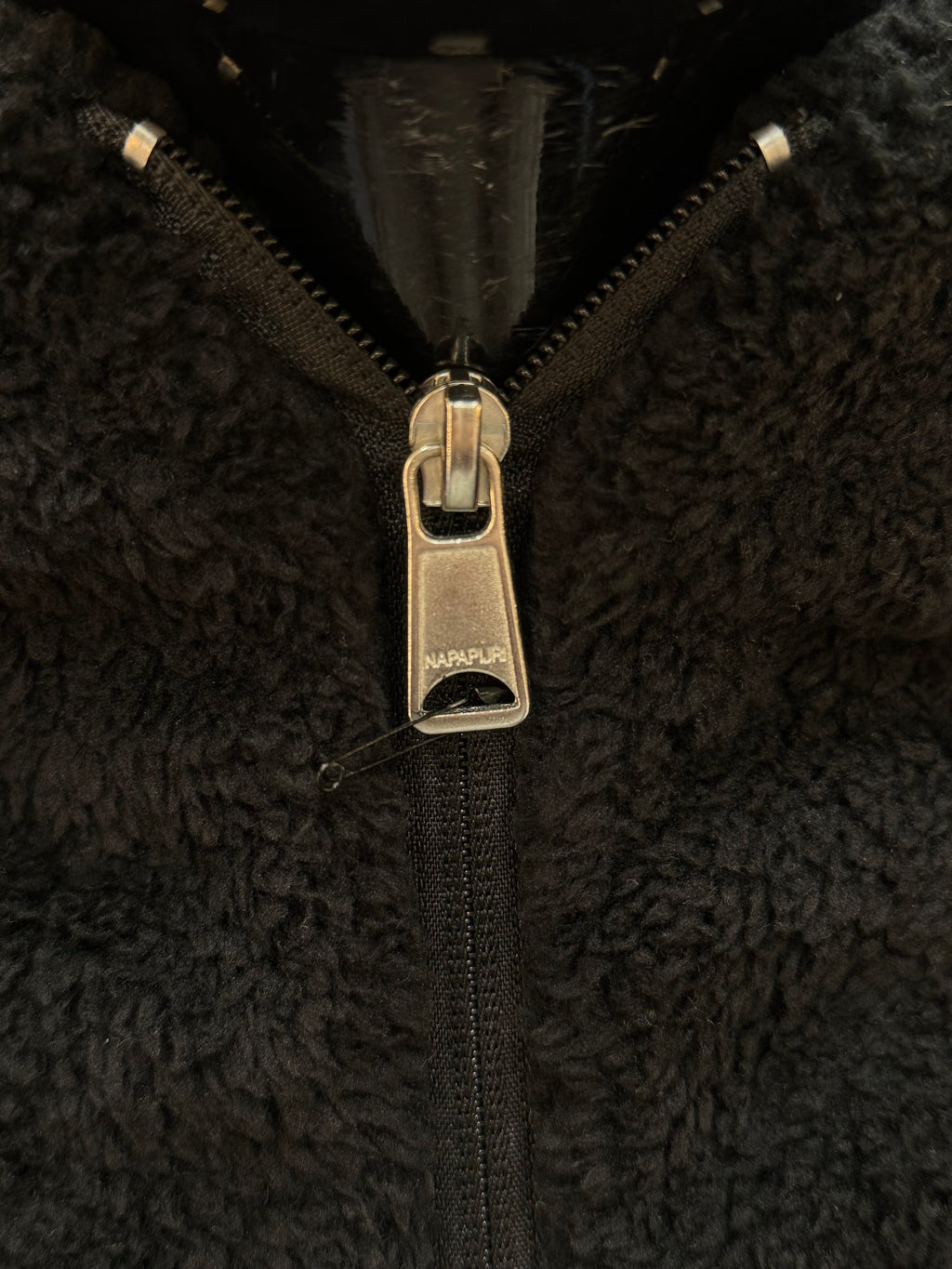 NAPAPIJRI Φούτερ( πρόβατο ) μαύρο RR 724