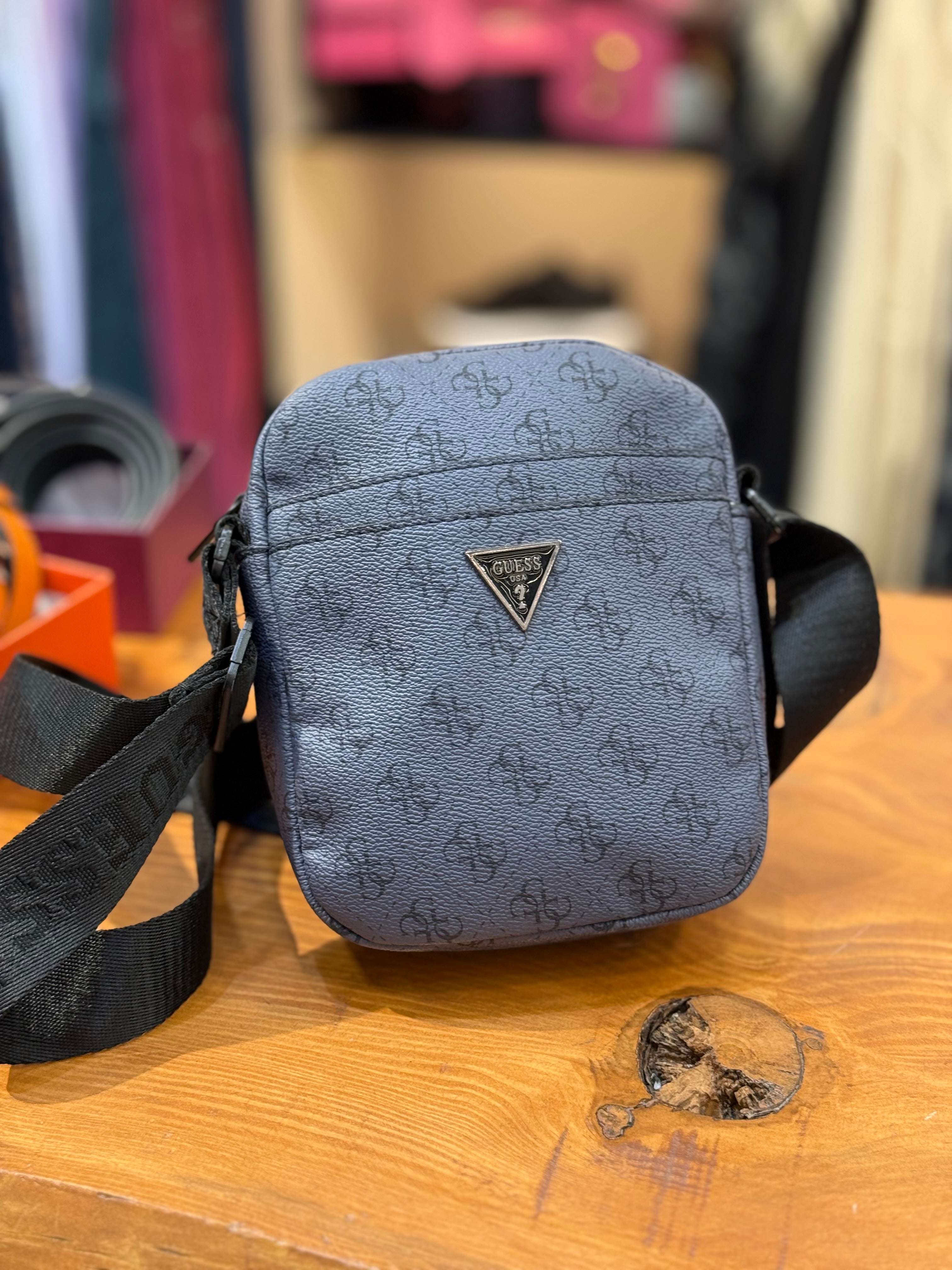 Guess τσαντάκι ώμου χιαστή CV-27