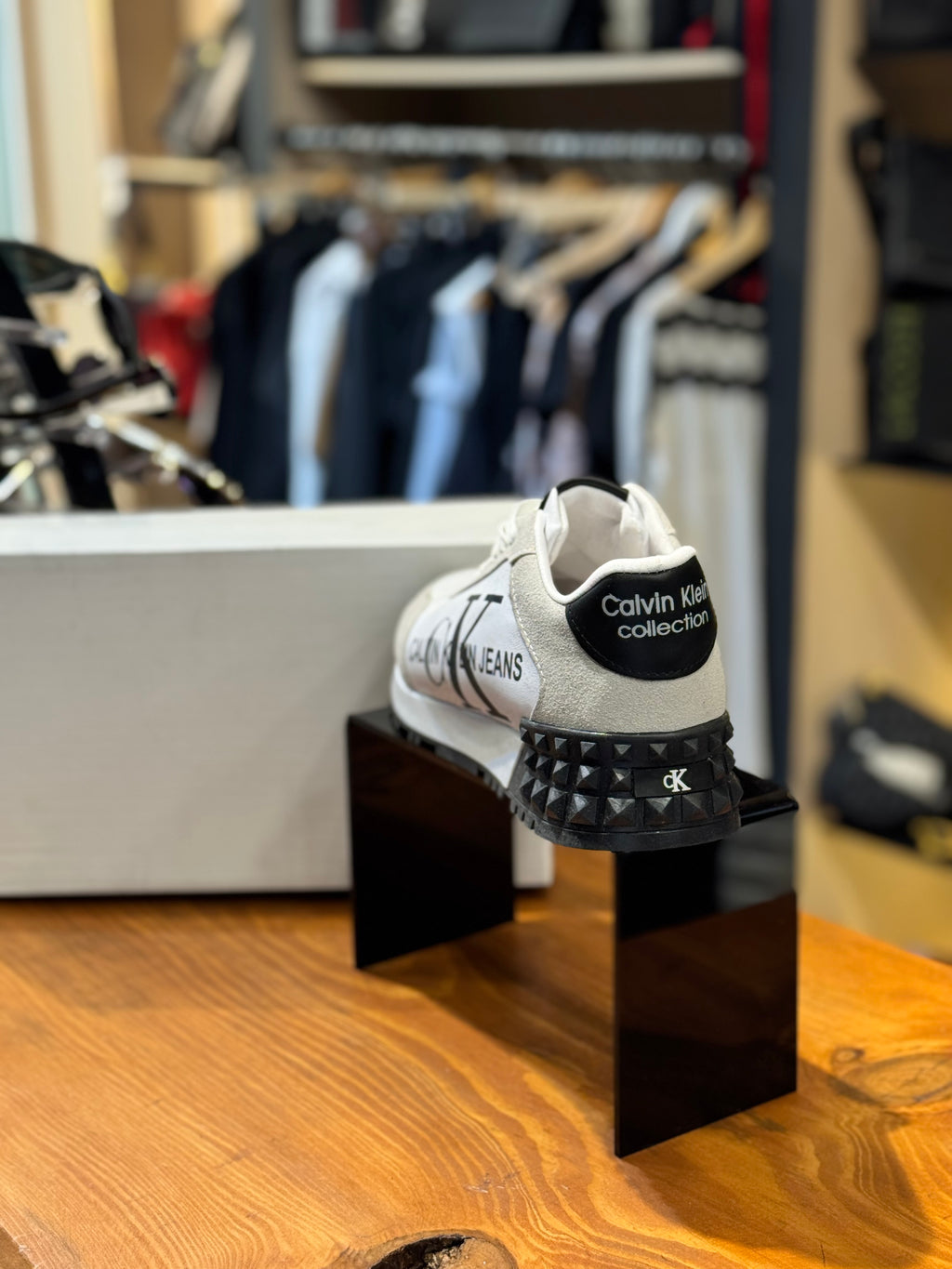CALVIN KLEIN SNEAKERS 
 D-209