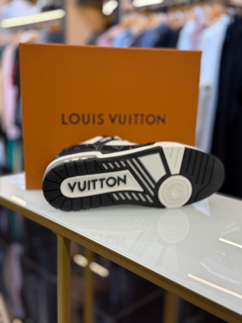 LOUIS VUITTON SNEAKER D-476