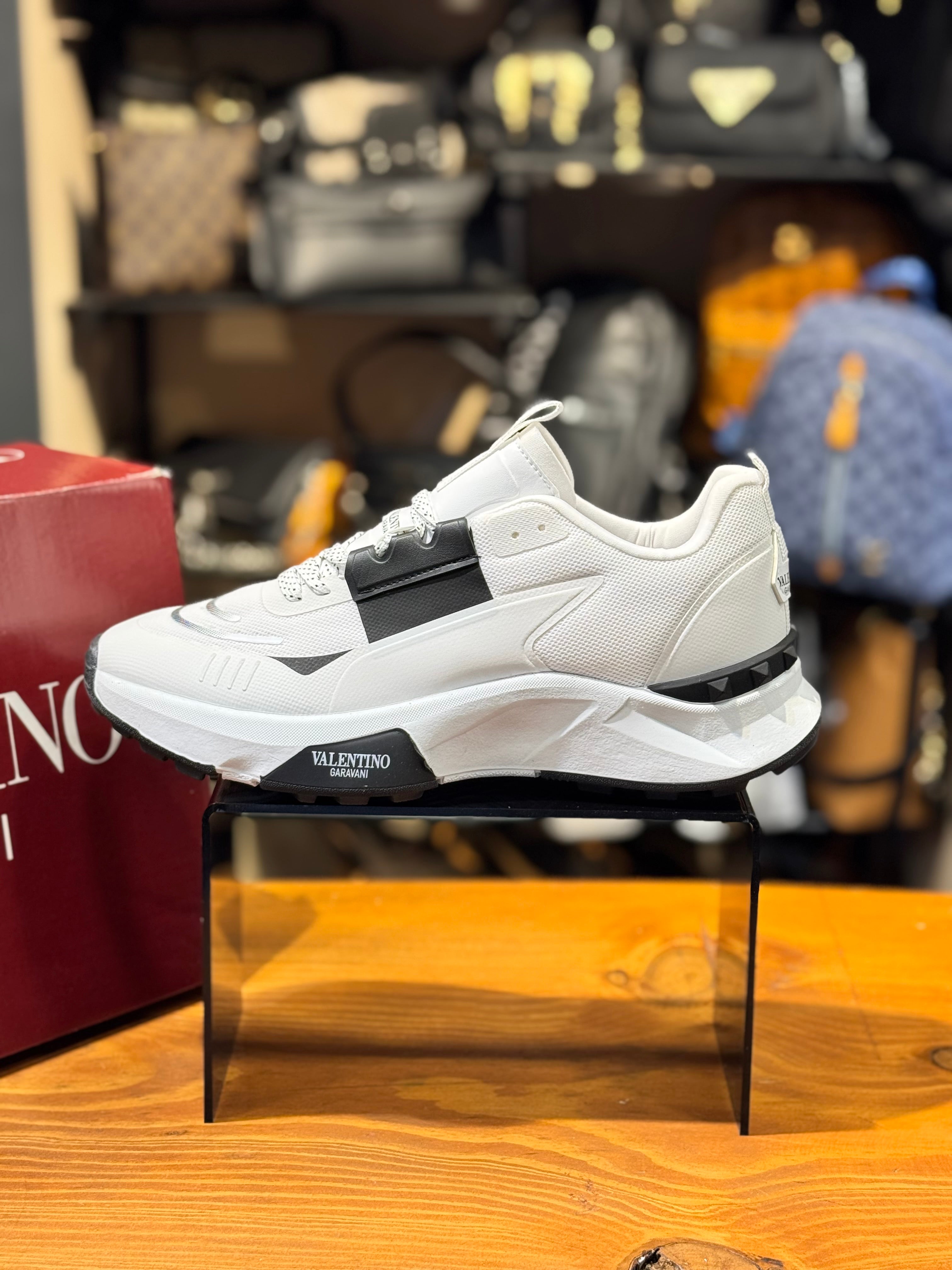 VALENTINO SNEAKERS 
 D-200