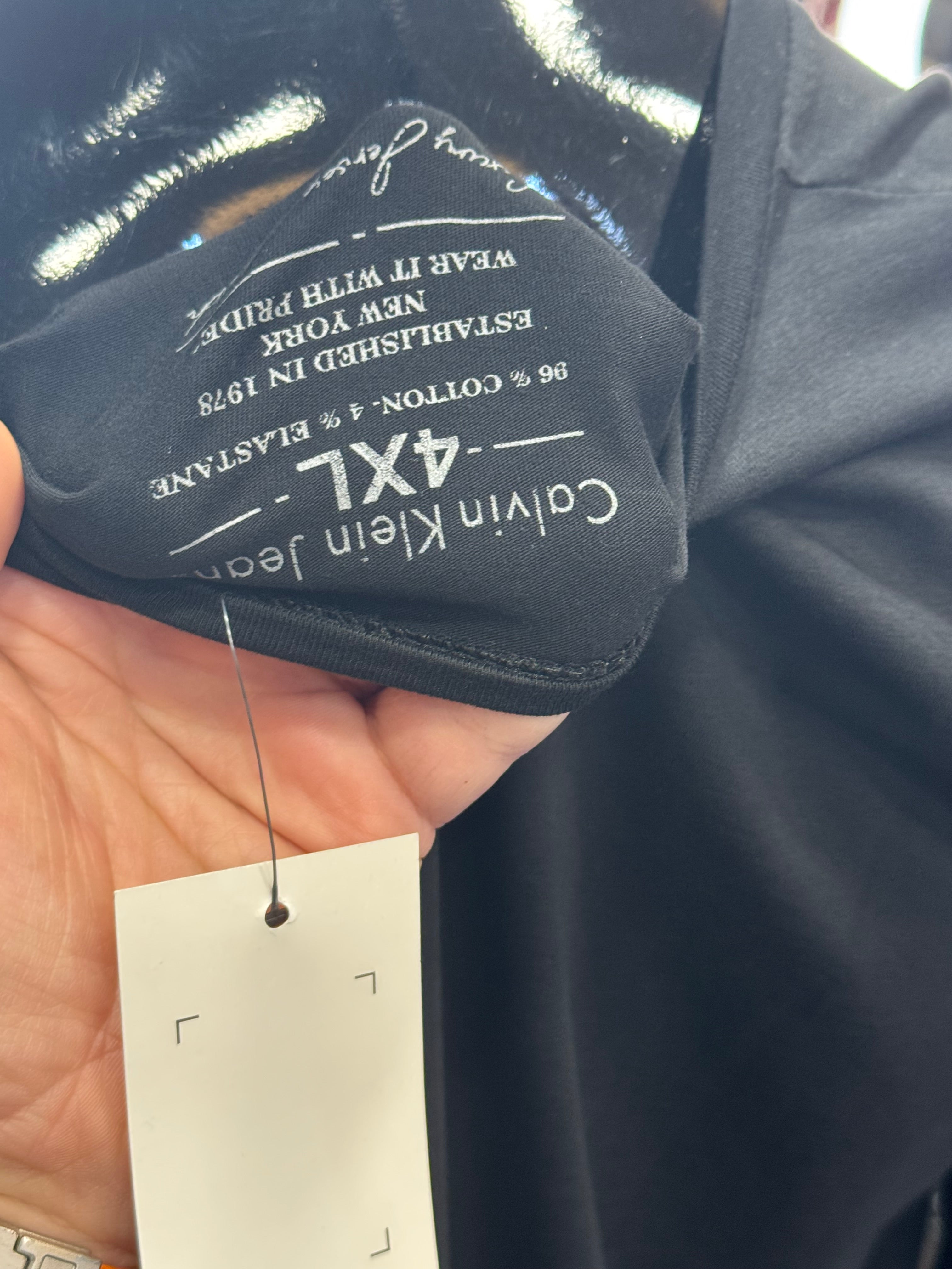 CALVIN KLEIN
 T-shirt M-38