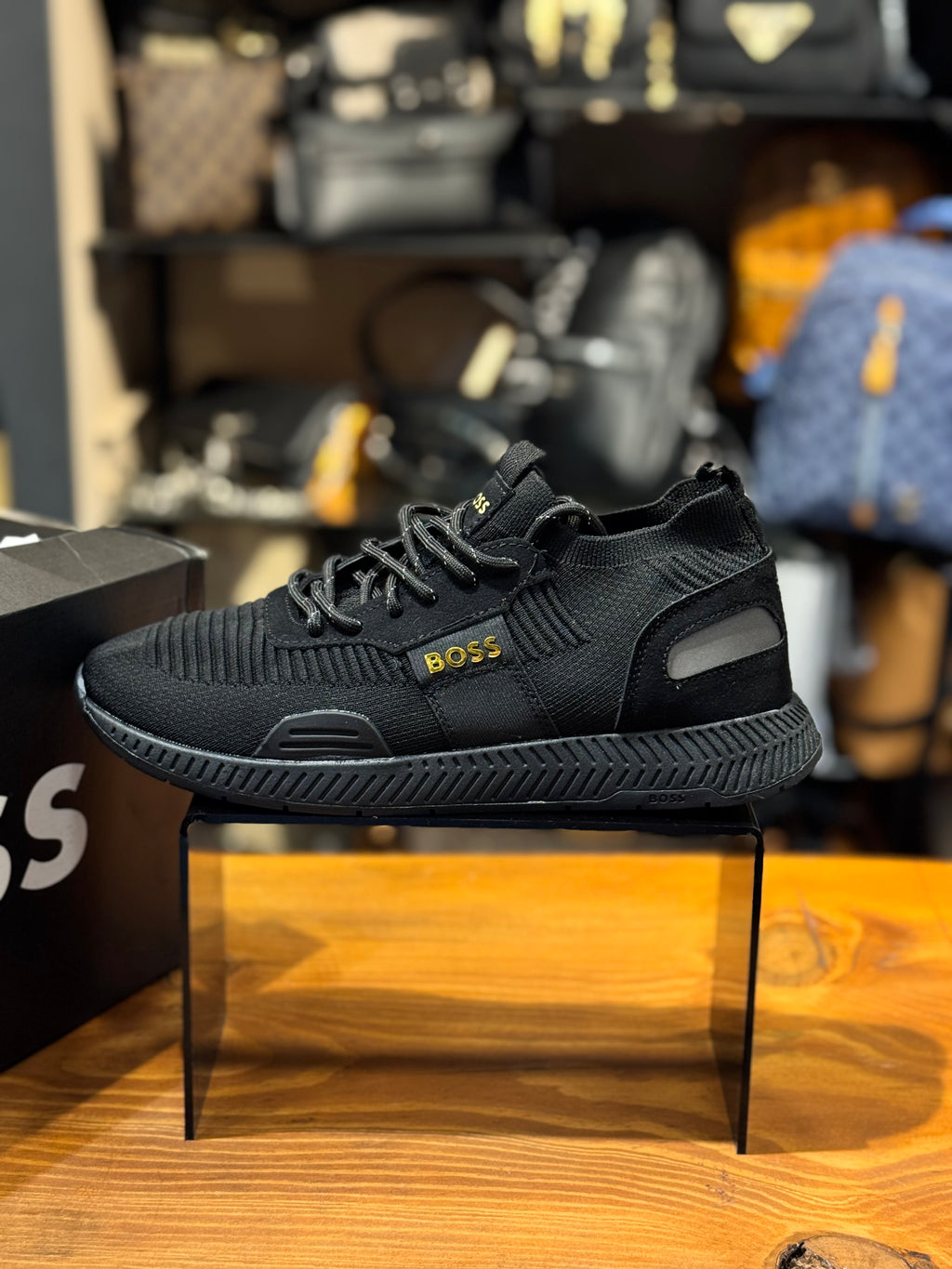 BOSS SNEAKERS 
 D-199