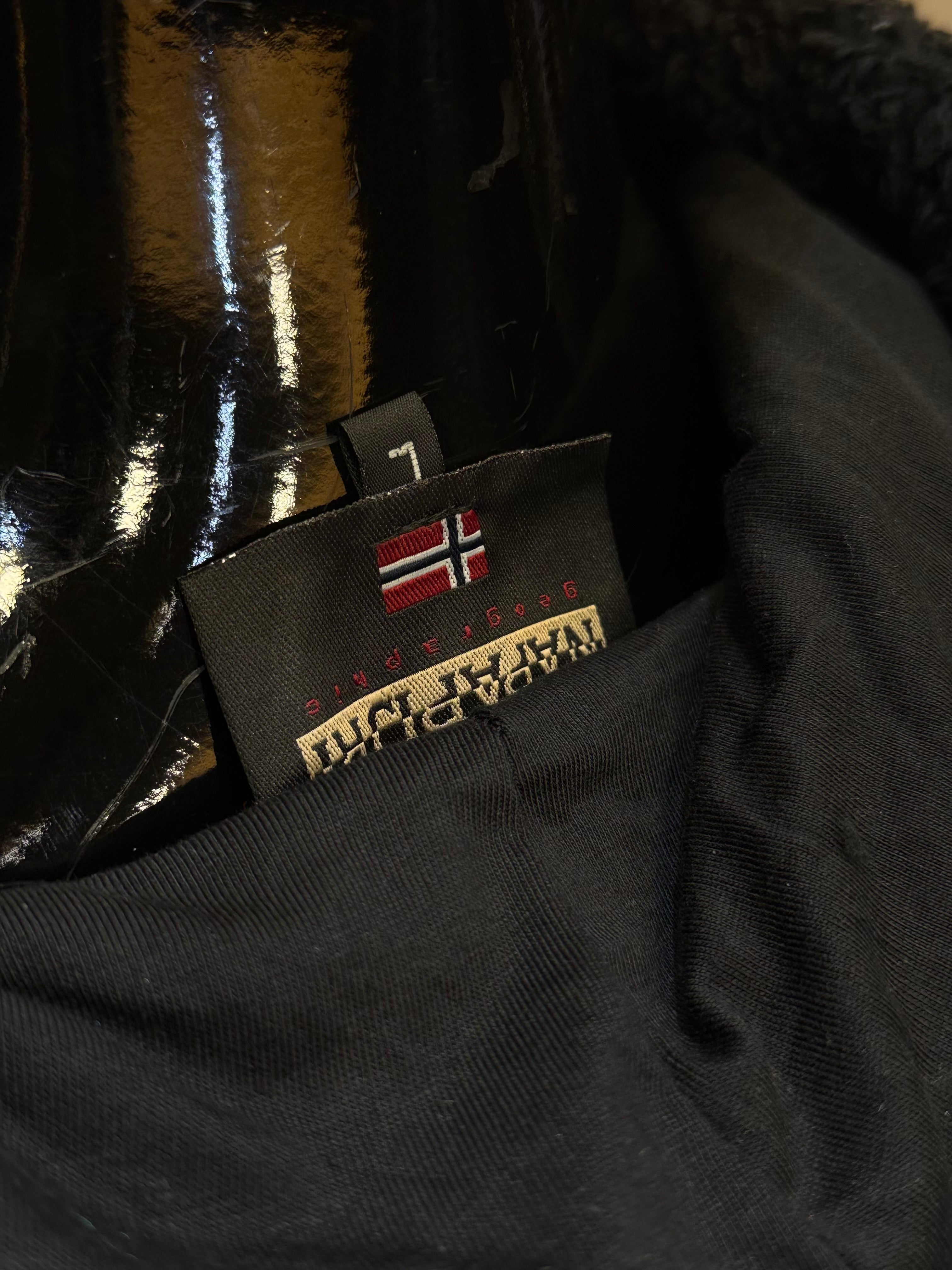 NAPAPIJRI Φούτερ( πρόβατο ) μαύρο RR 724