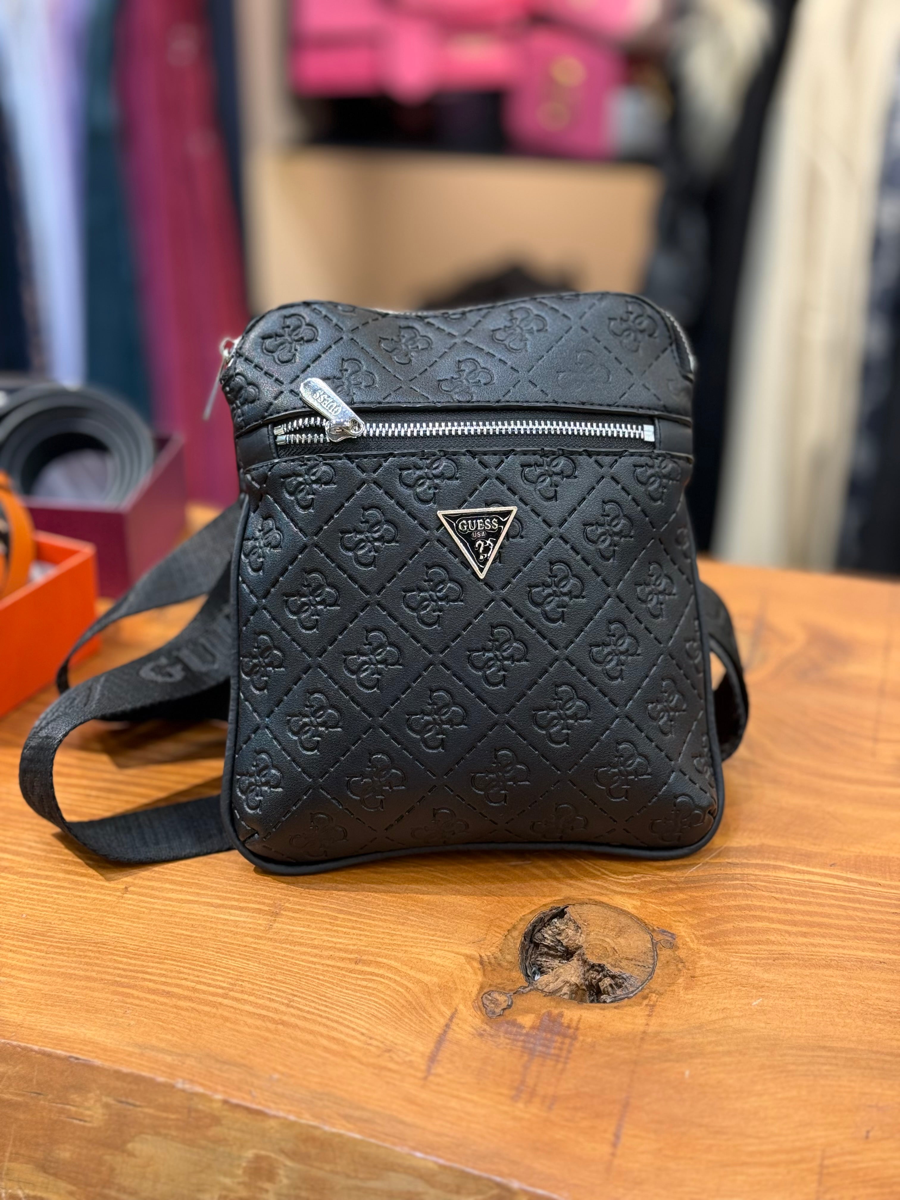 Guess τσαντάκι ώμου χιαστή CV-25