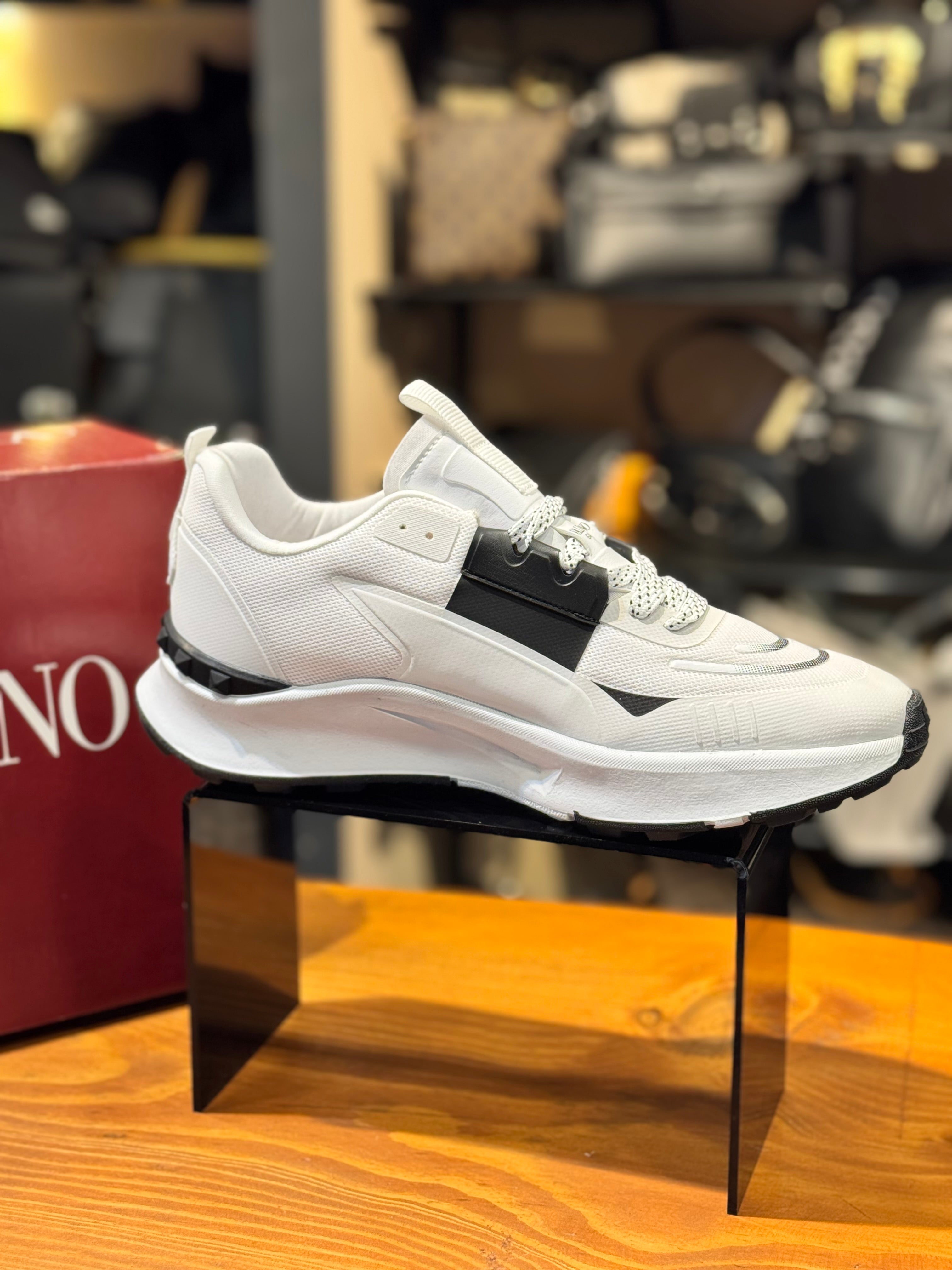 VALENTINO SNEAKERS 
 D-200