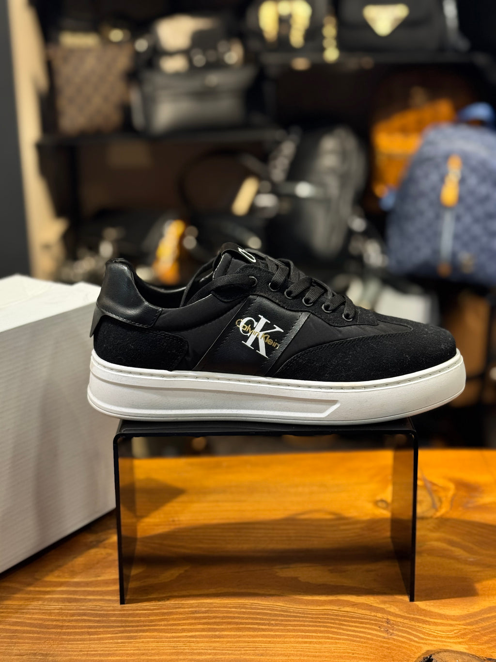 CALVIN KLEIN SNEAKERS 
 D-208