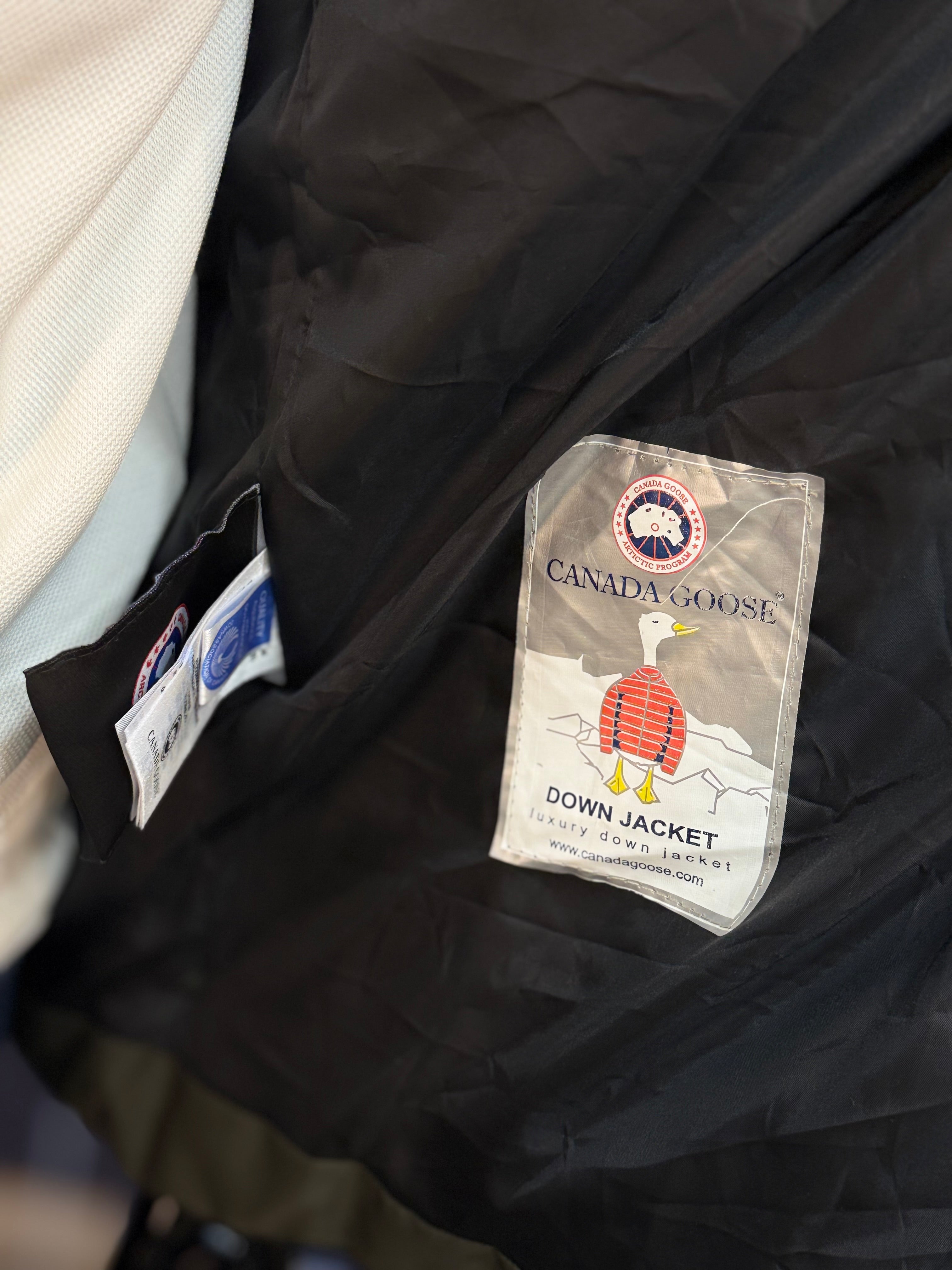 CANADA GOOSE χακί VJ- 721