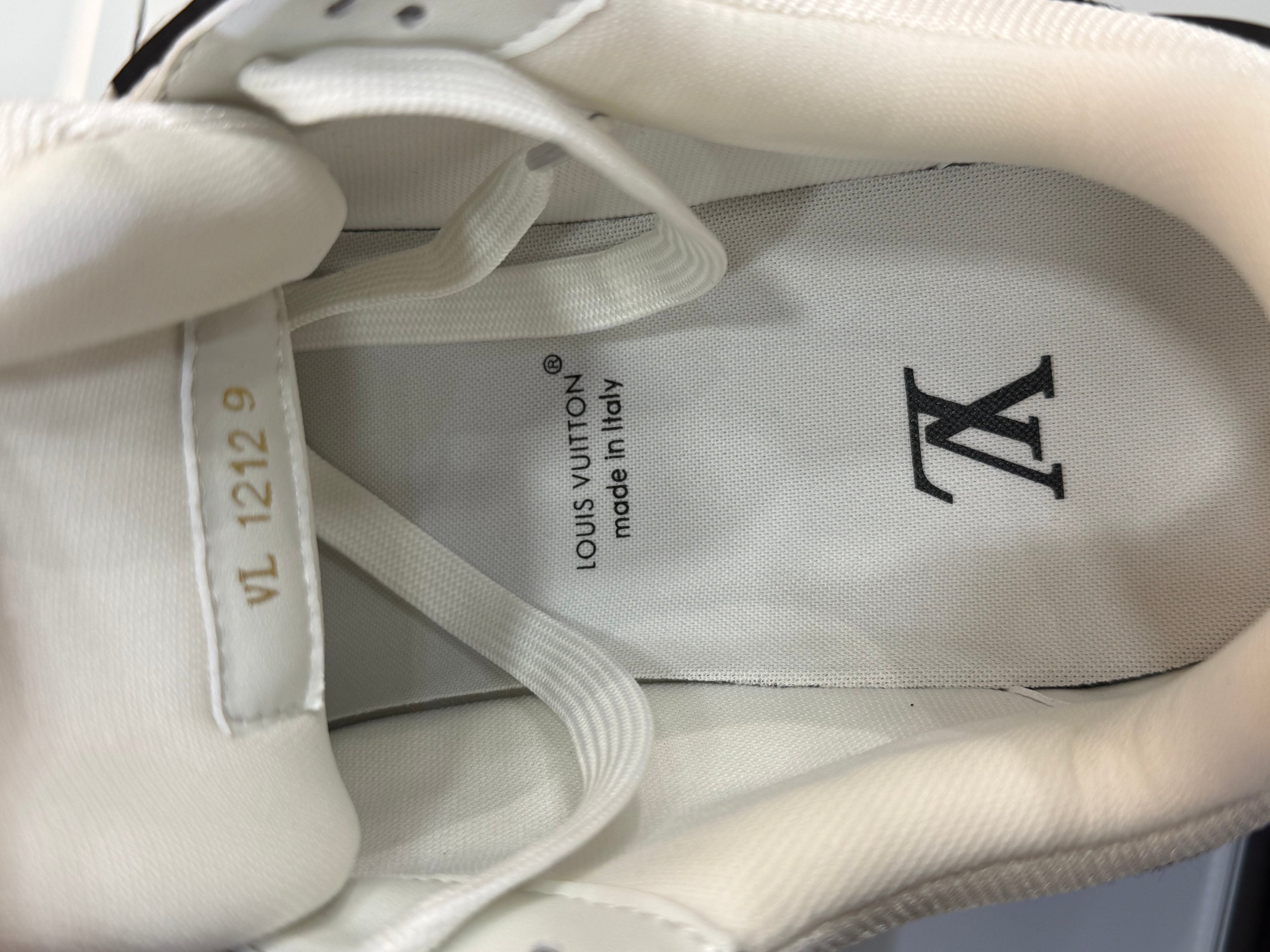 LOUIS VUITTON SNEAKER D-476