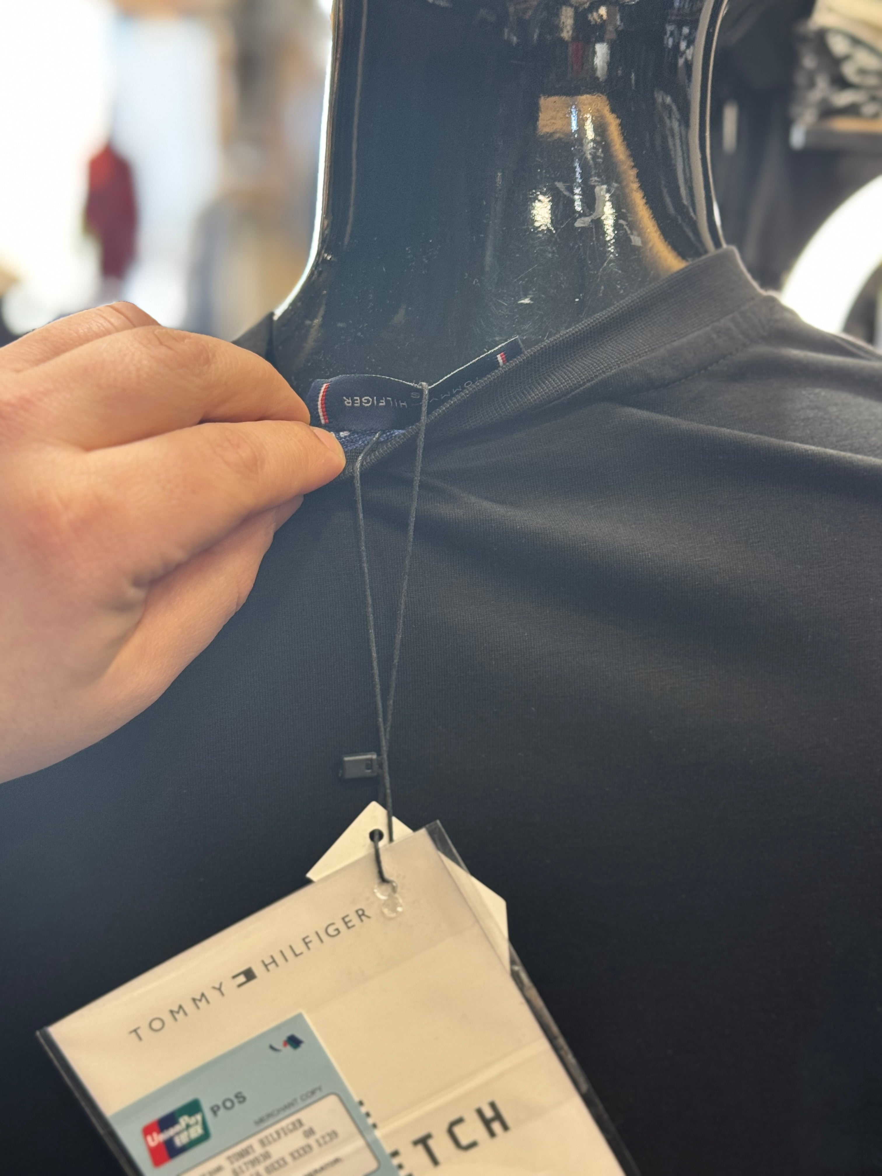 TOMMY HILFIGER T-shirt H-93