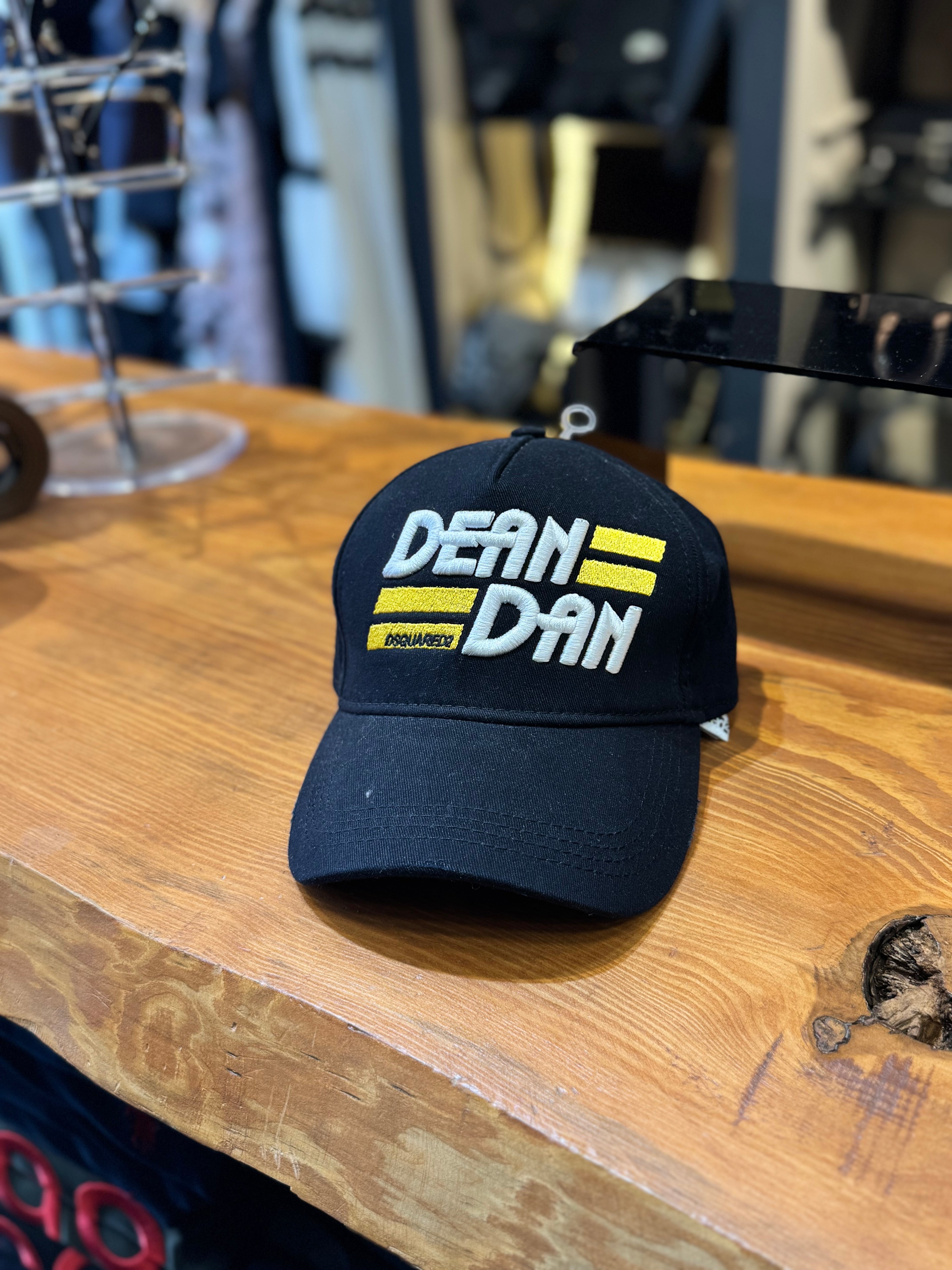 DSQUARED2 HAT  BLACK Z-15