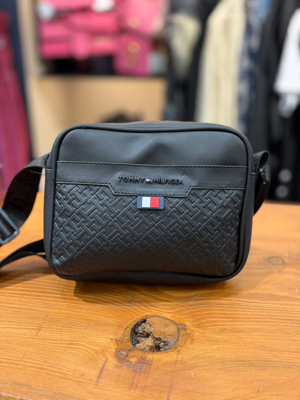 Tommy Hilfiger τσαντάκι ώμου χιαστή CV-23