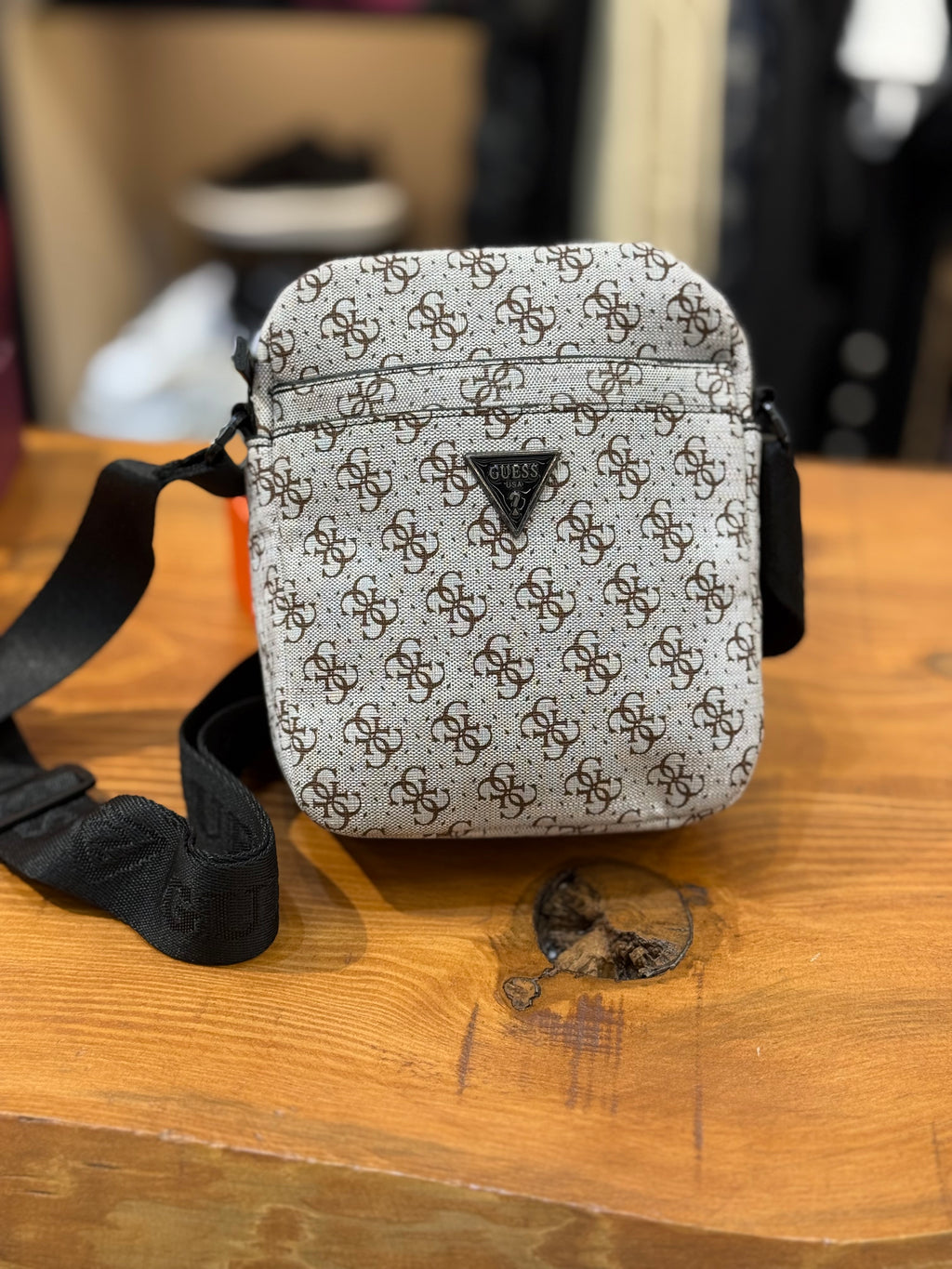 Guess τσαντάκι ώμου χιαστή CV-26