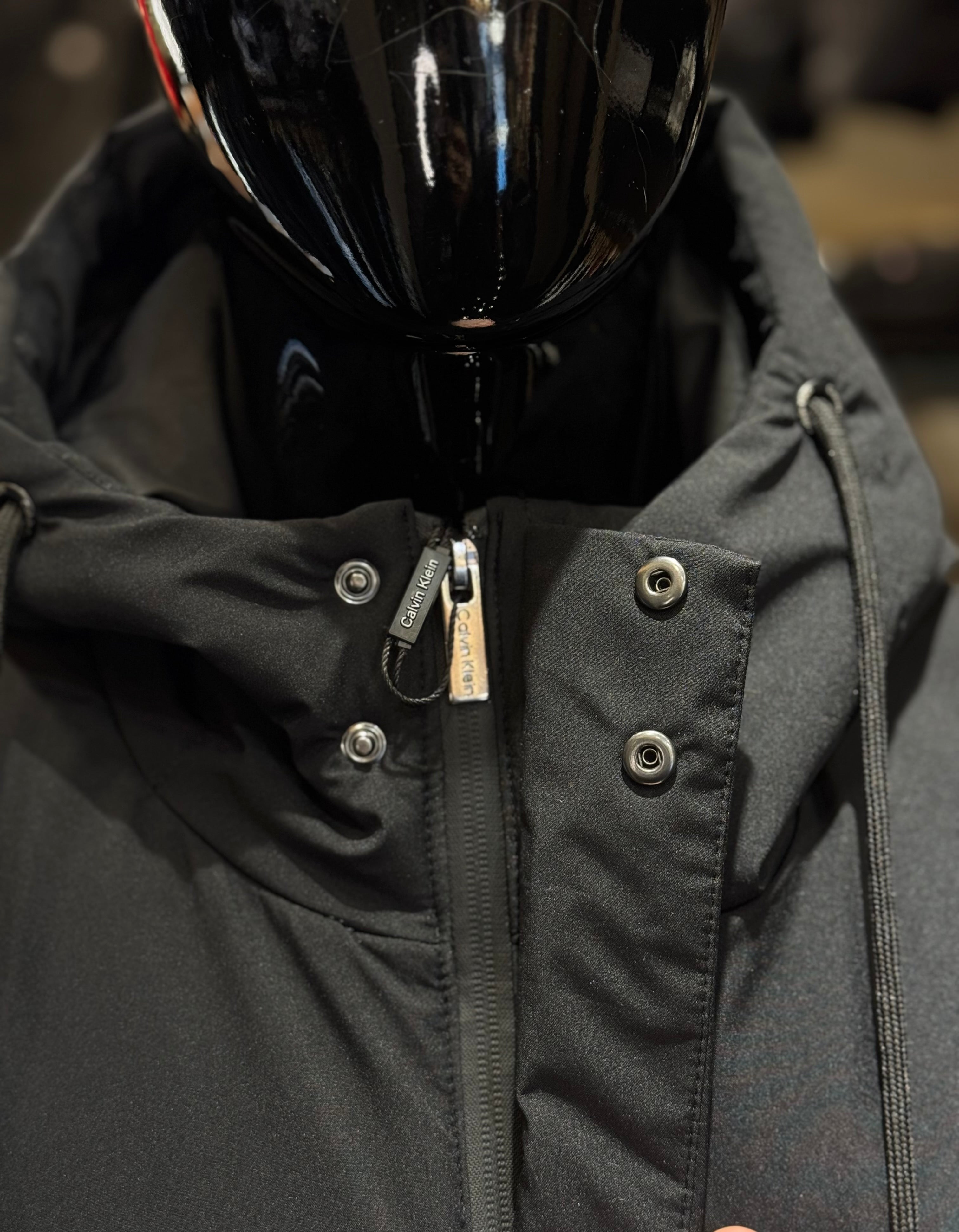 CALVIN KLEIN  BLACK B-723