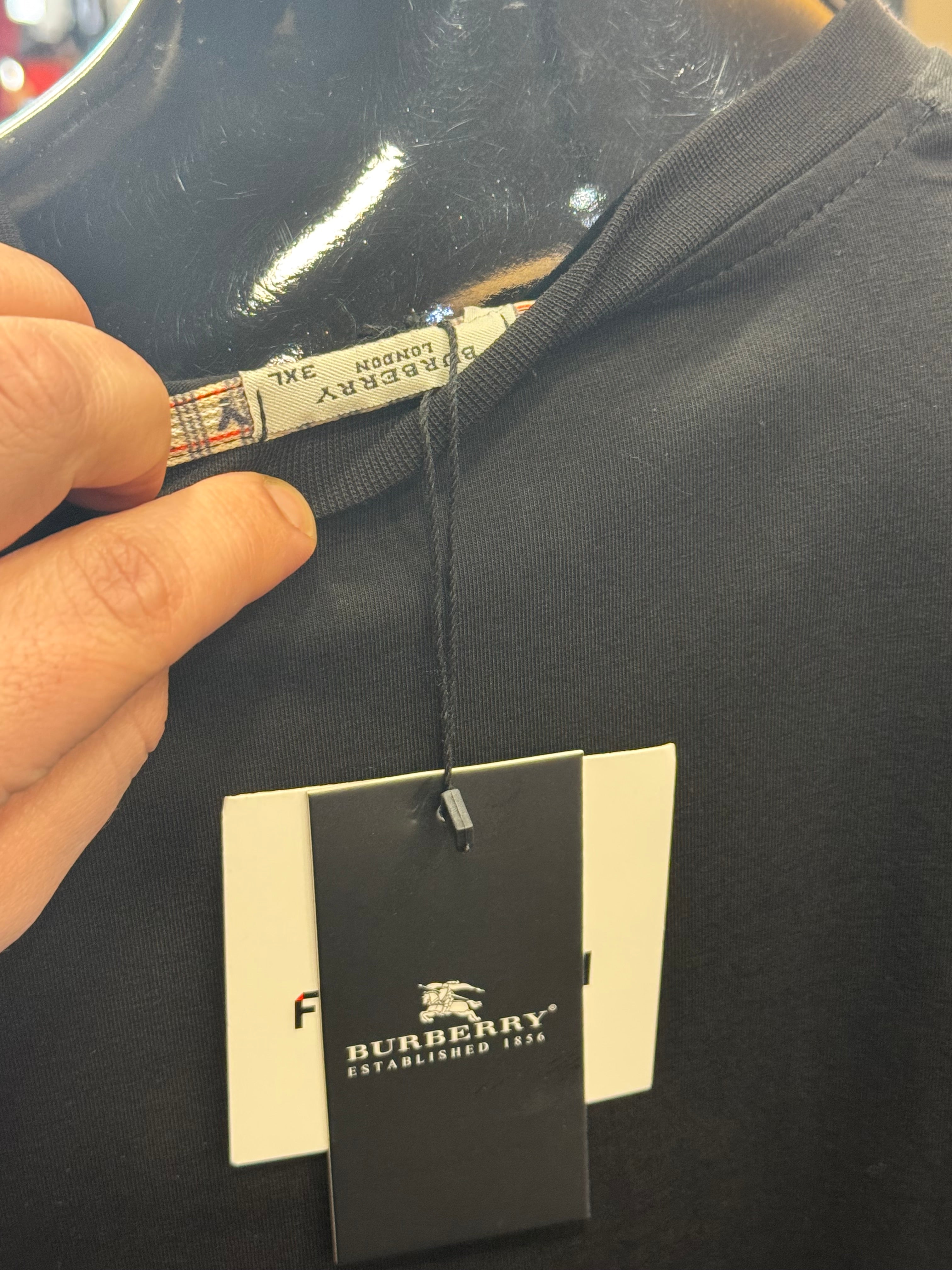 BURBERRY T-shirt M-34