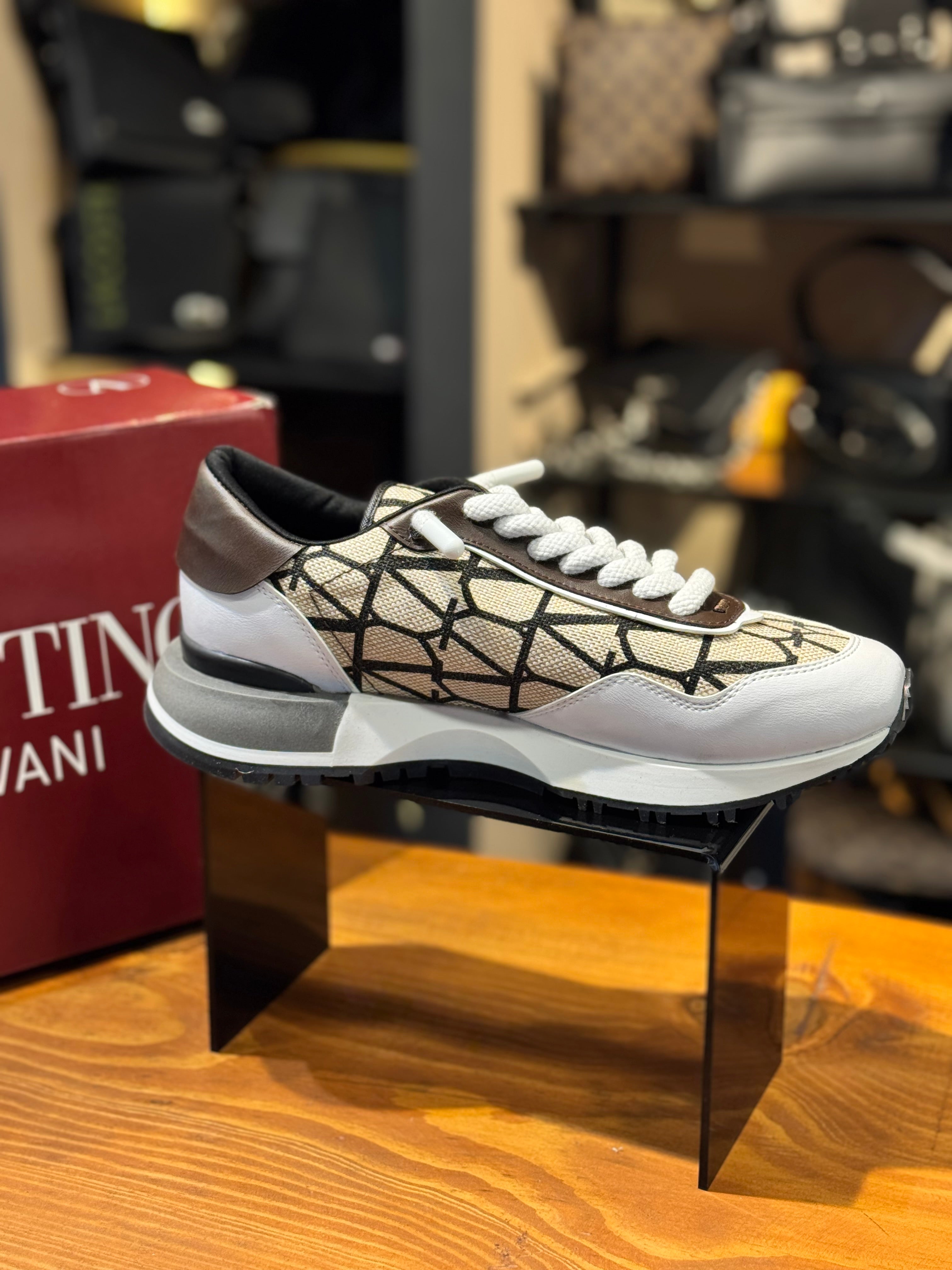 VALENTINO SNEAKERS 
 D-201