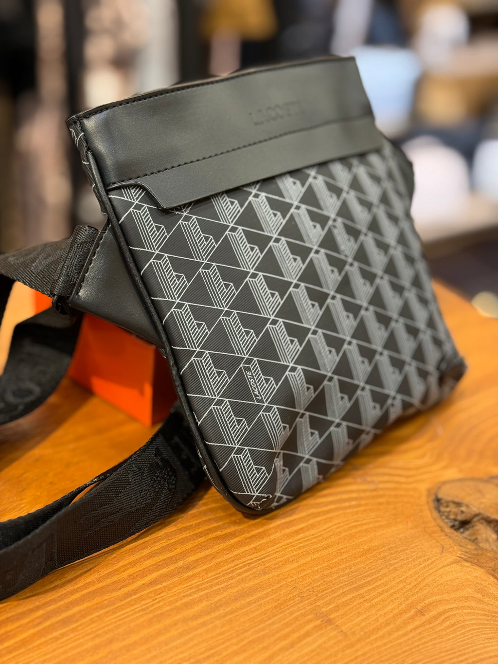 Lacoste τσαντάκι ώμου χιαστή CV-24