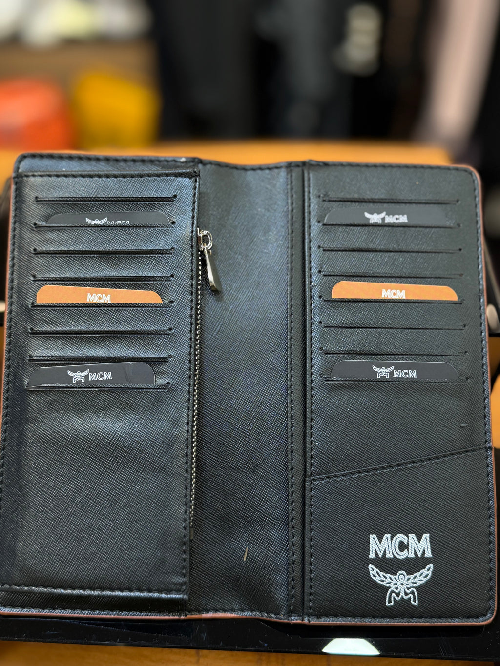 MCM πορτοφόλι - κινητό - καρτοθήκη  ταμπά CVG 96