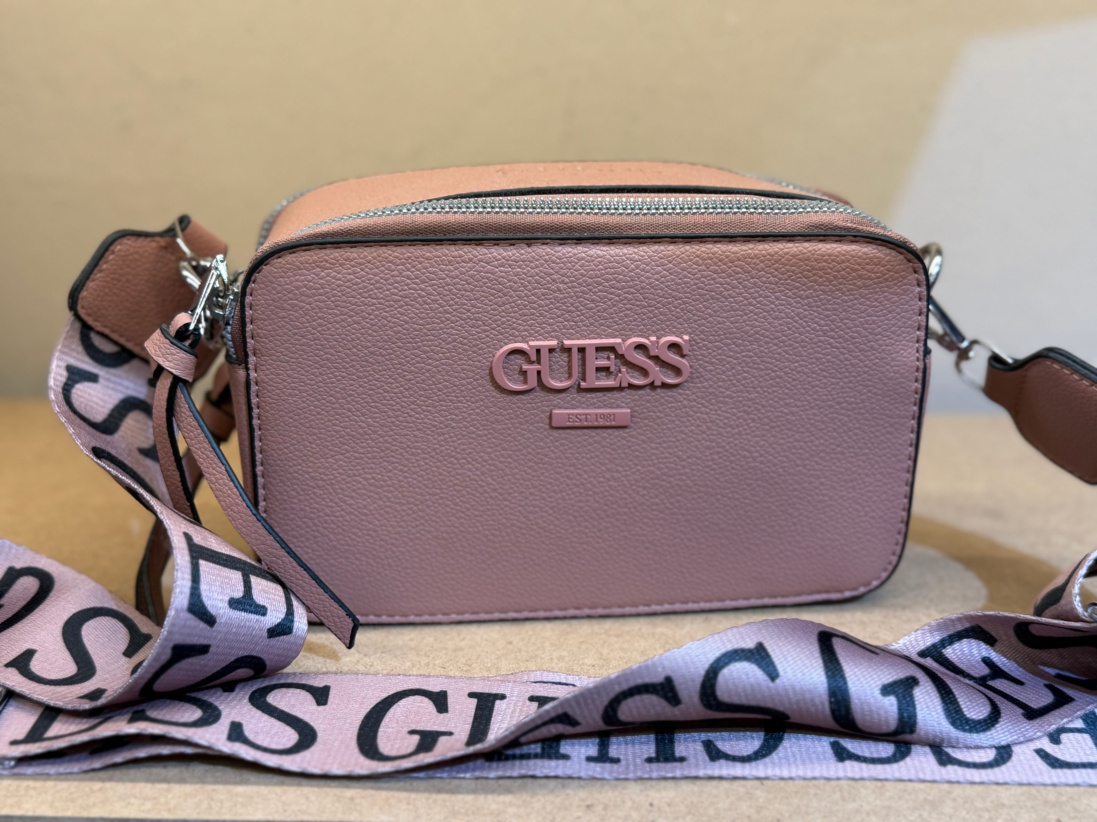 GUESS χιαστή με ιμάντα CV-31