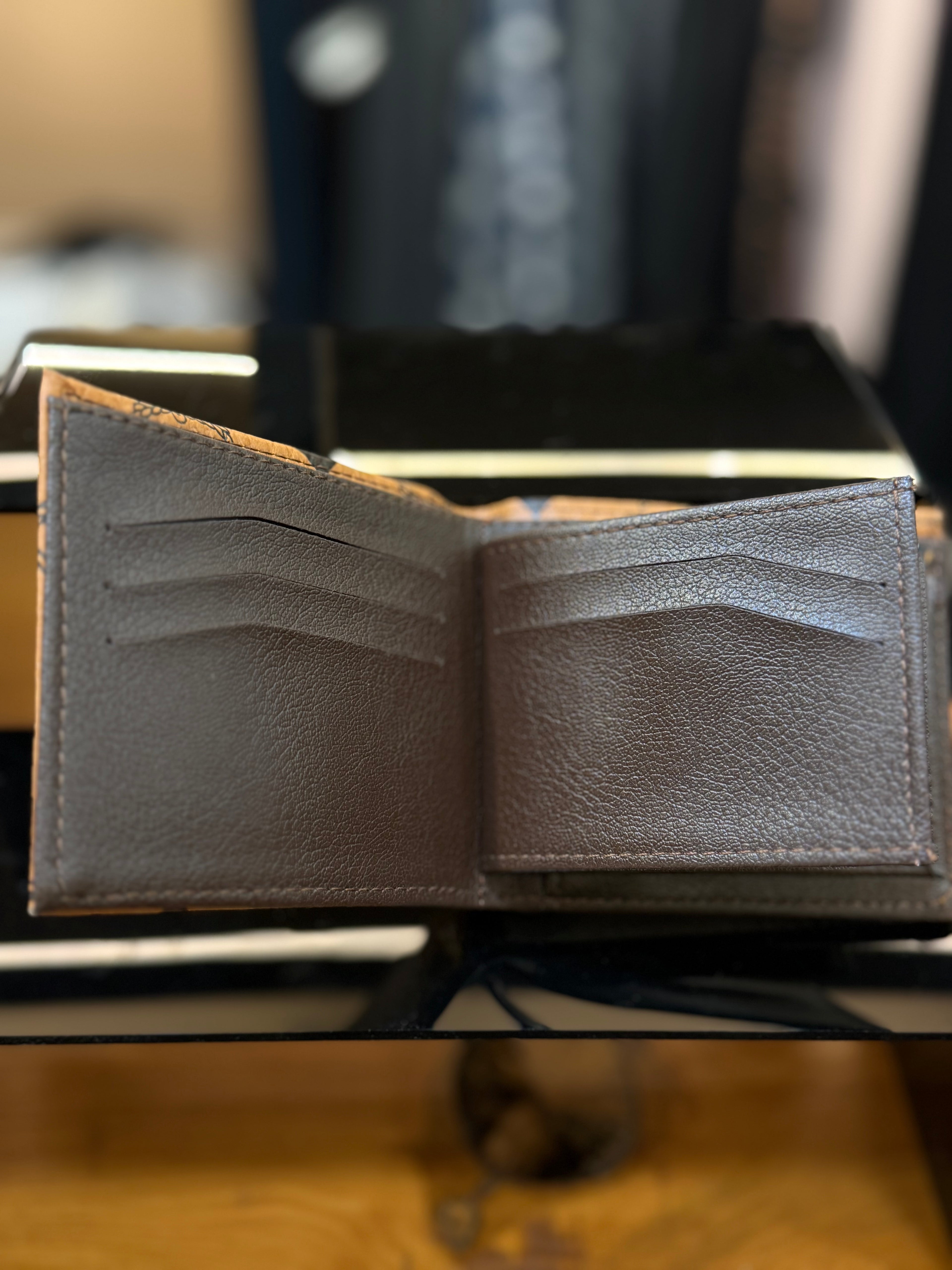 MCM πορτοφόλι καρτοθήκη  καφέ   CVG 107