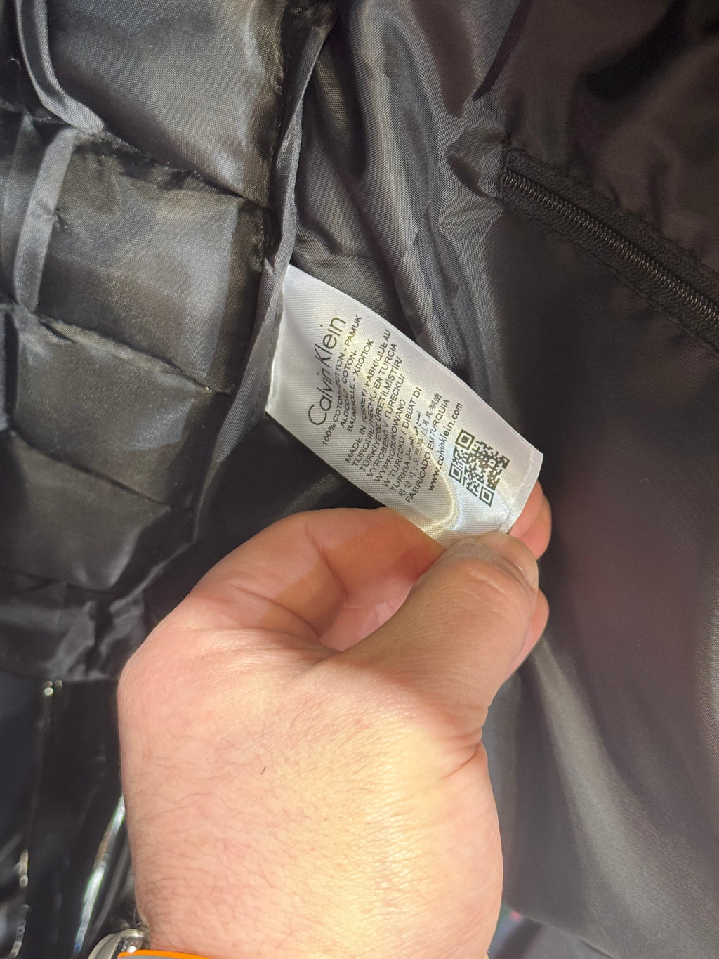 CALVIN KLEIN
 VEST BLACK  D-63