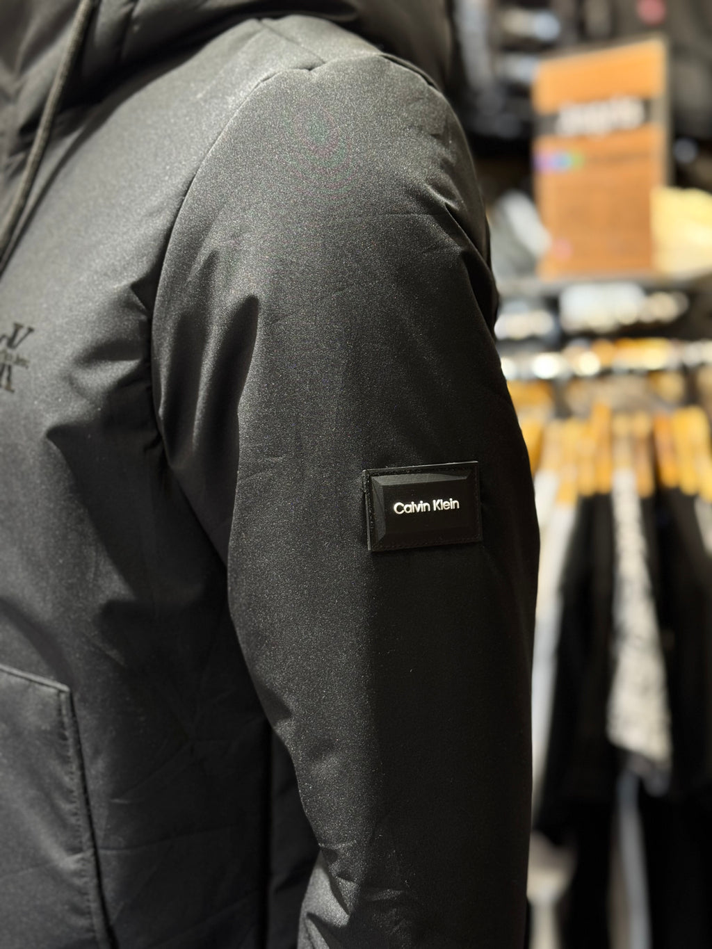 CALVIN KLEIN  BLACK B-723