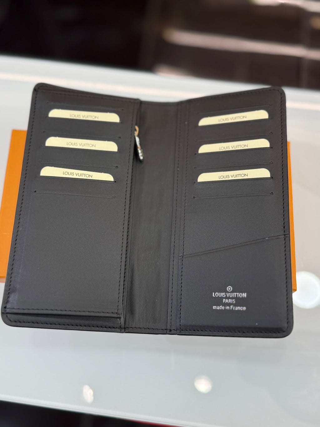 LOUIS VUITTON δερμάτινο πορτοφόλι - κινητό - καρτοθήκη  μαύρο  ανάγλυφο CVG 383