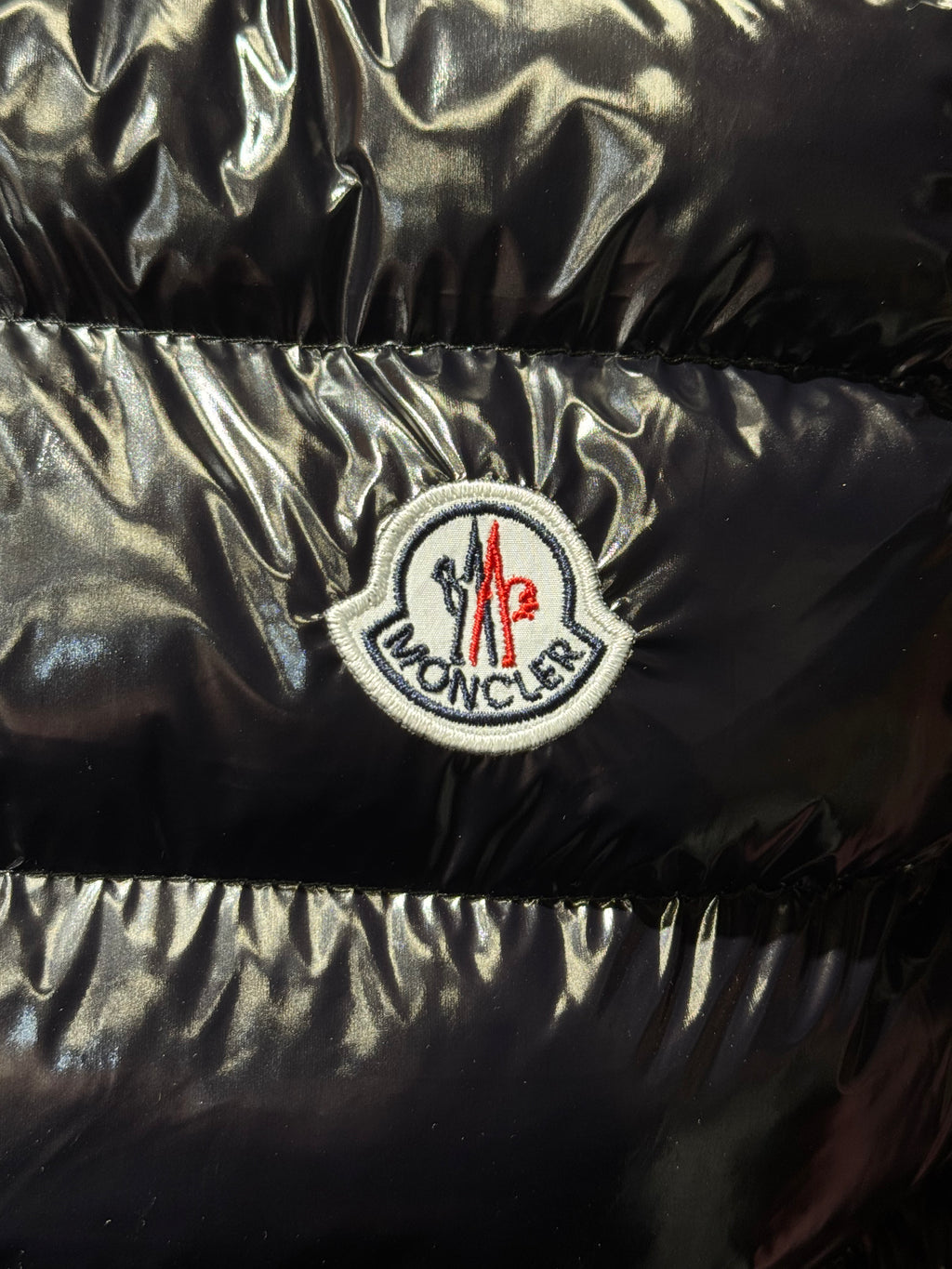 MONCLER GLOSSY BLACK V-40