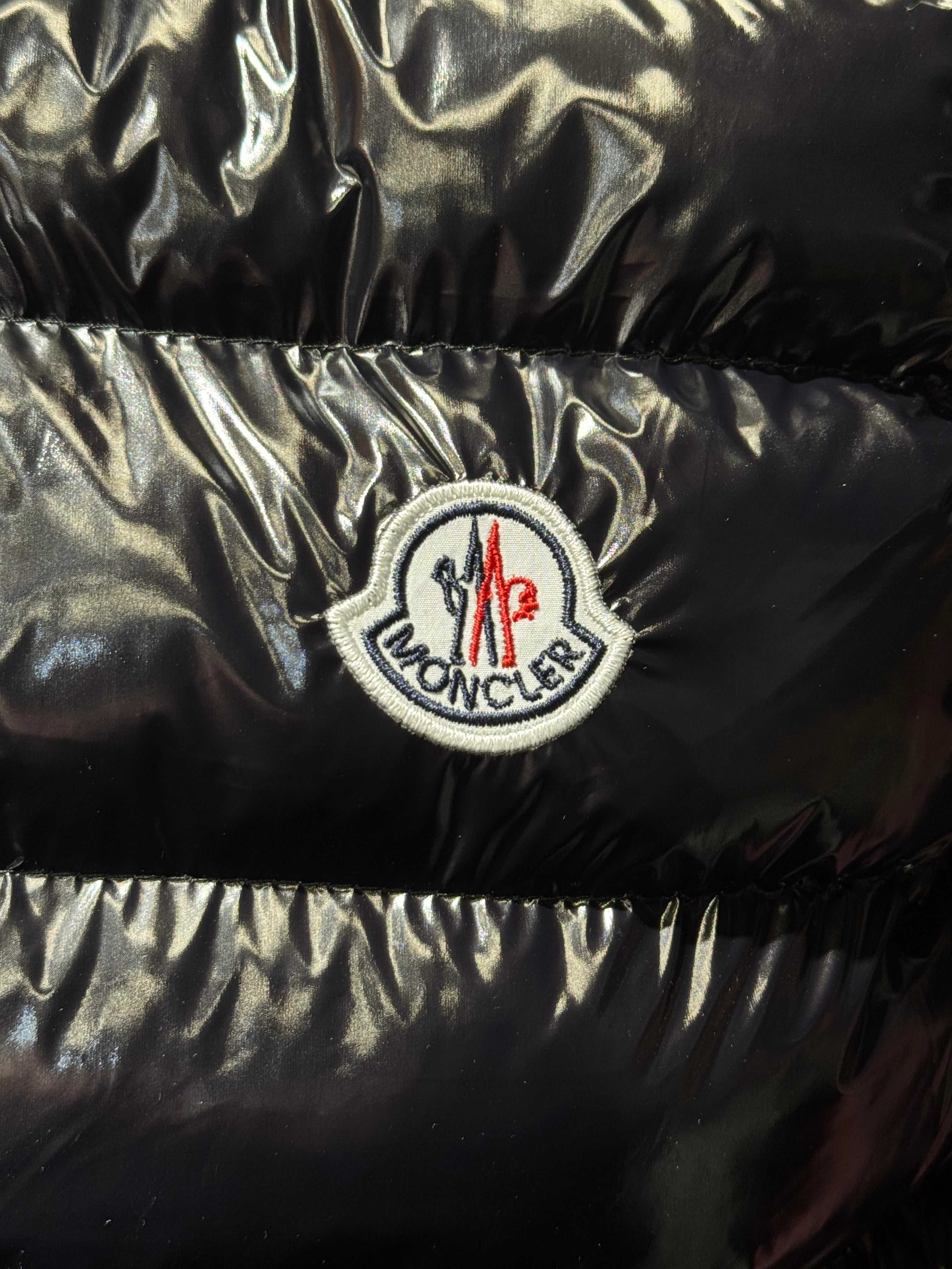 MONCLER GLOSSY BLACK V-40
