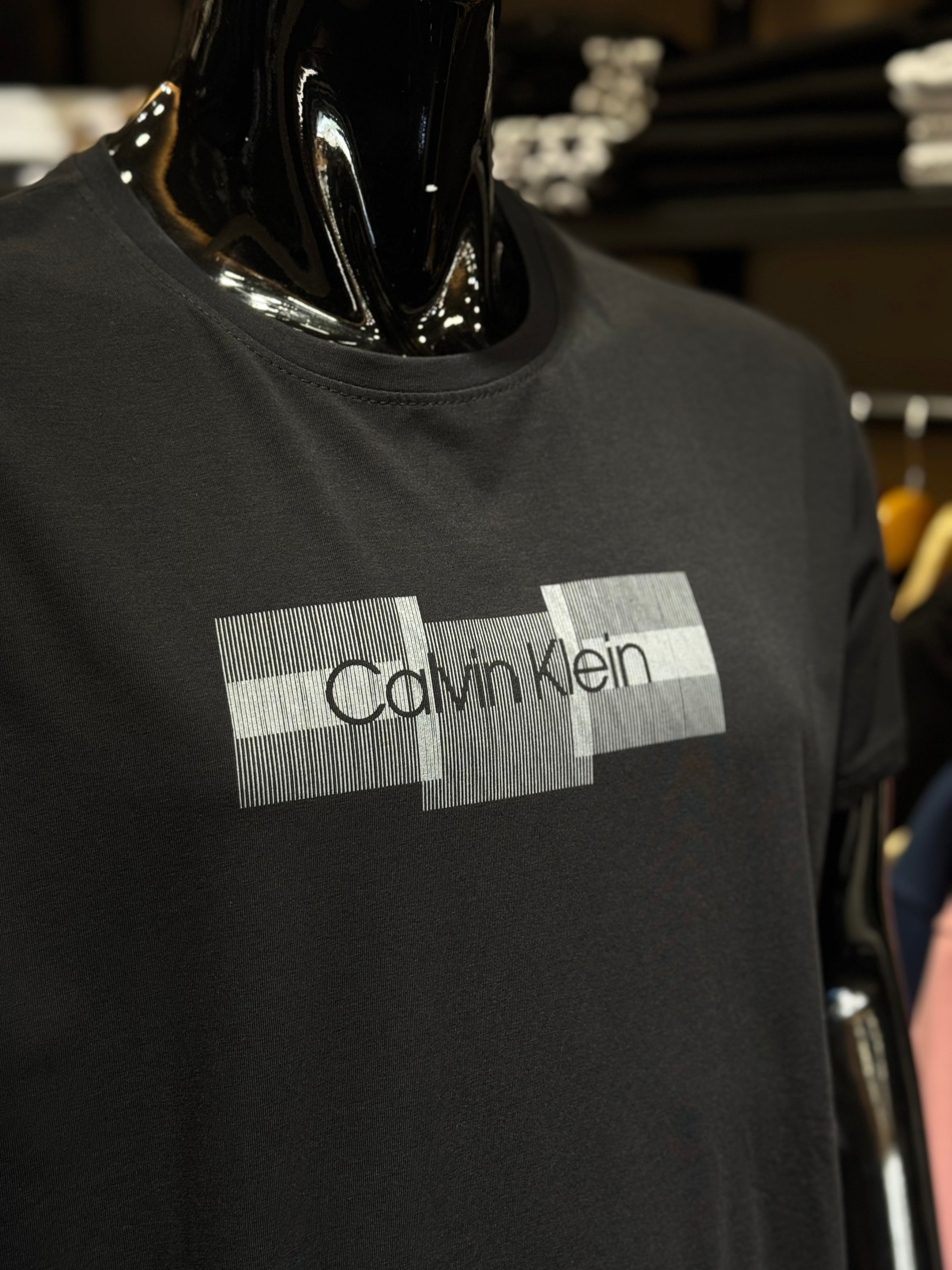 CALVIN KLEIN
 T-shirt M-38