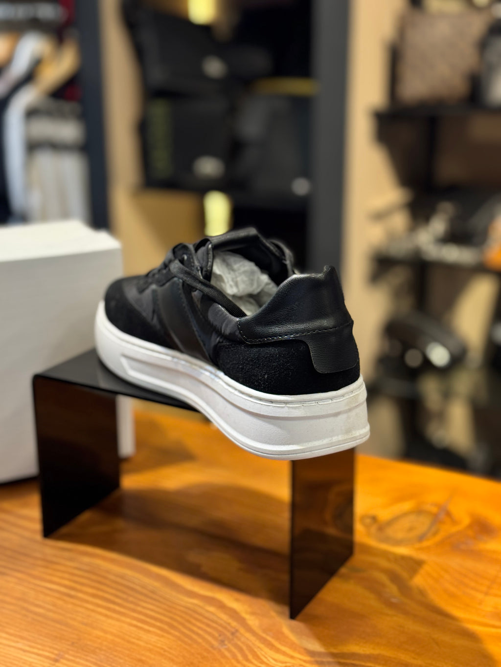 CALVIN KLEIN SNEAKERS 
 D-208