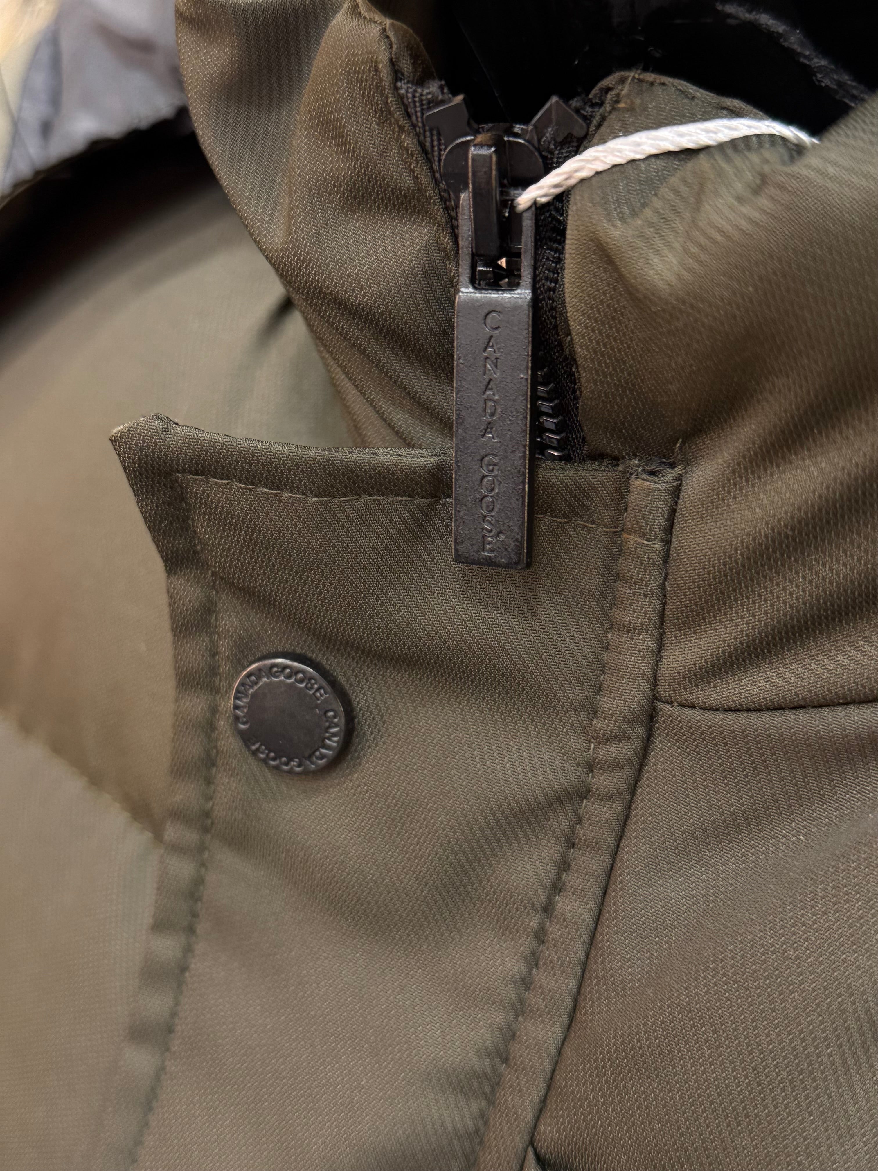 CANADA GOOSE χακί VJ- 721